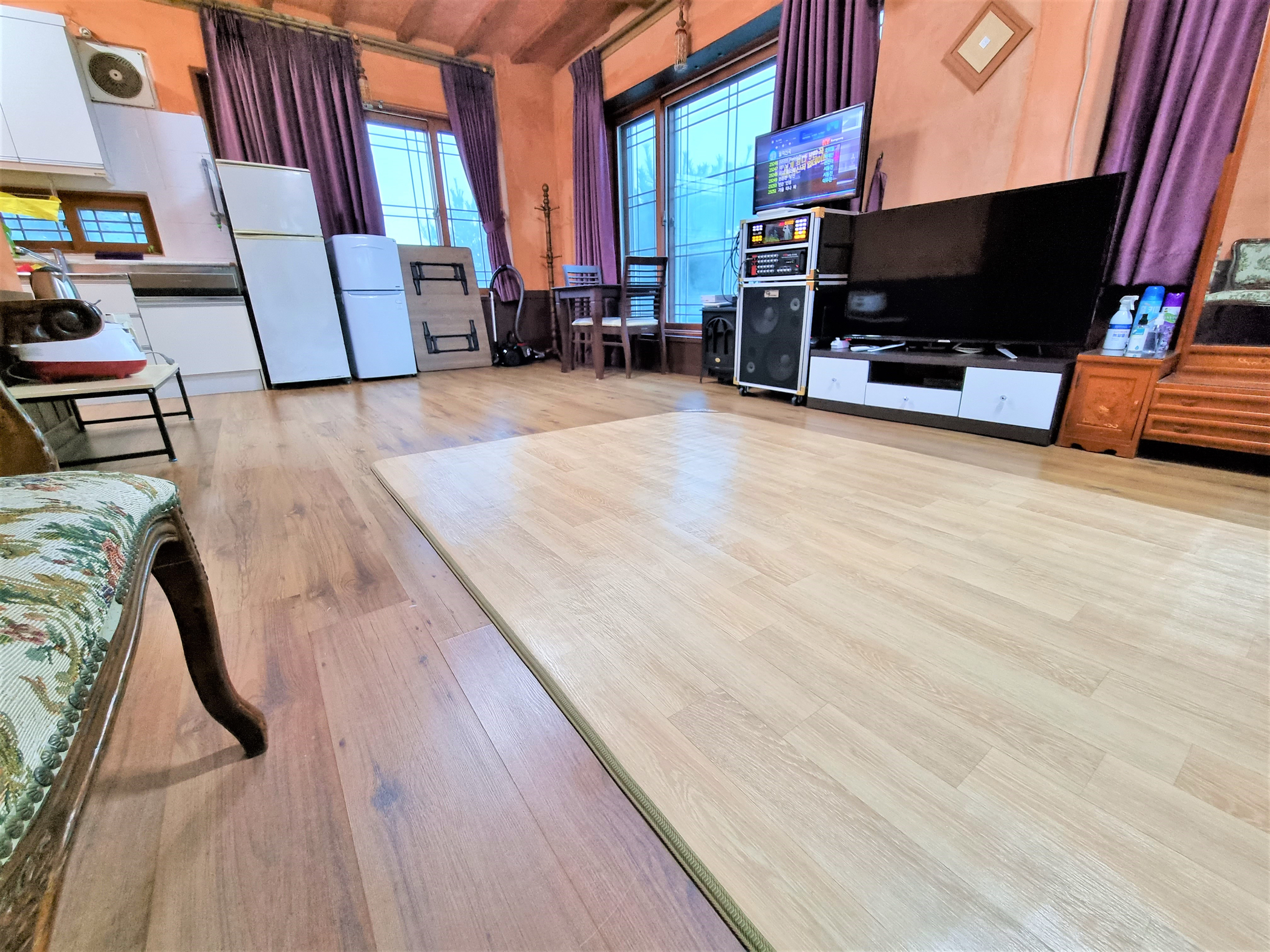 room detail thumbnail 2