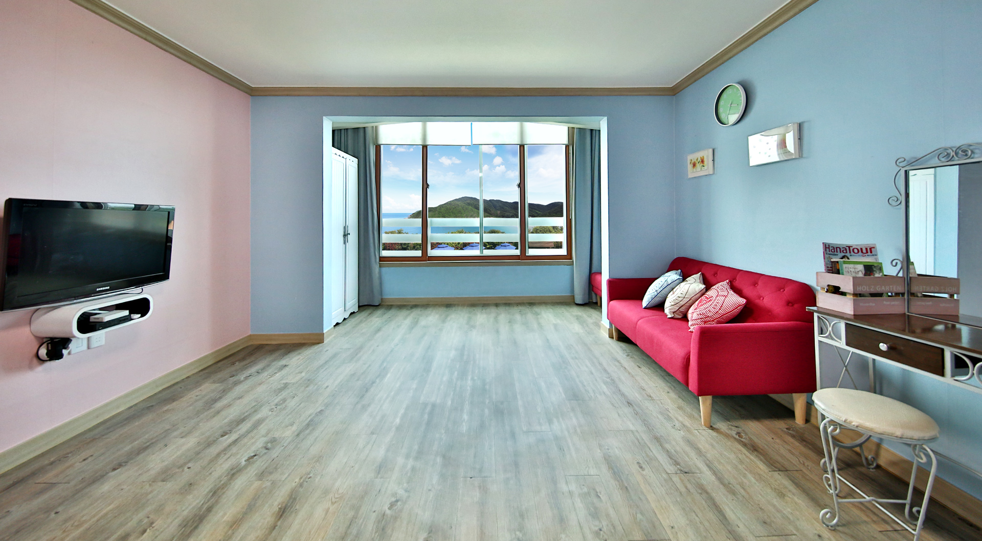 room detail thumbnail 2