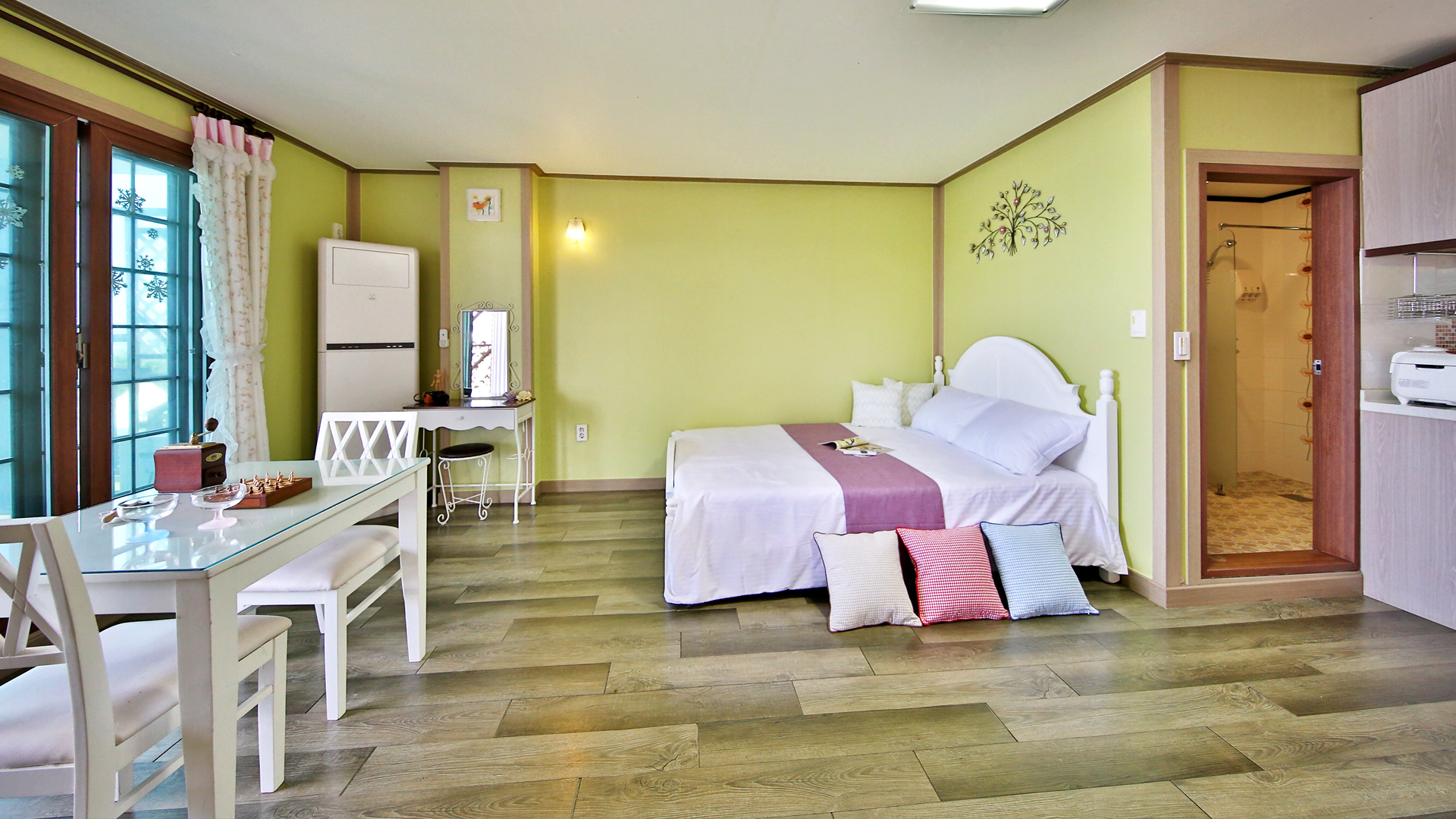 room detail thumbnail 0