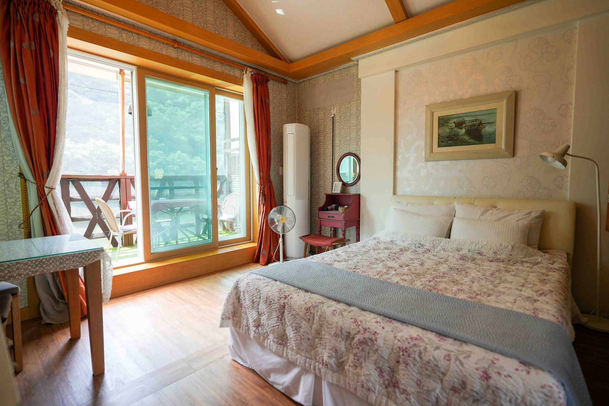 room detail thumbnail 1