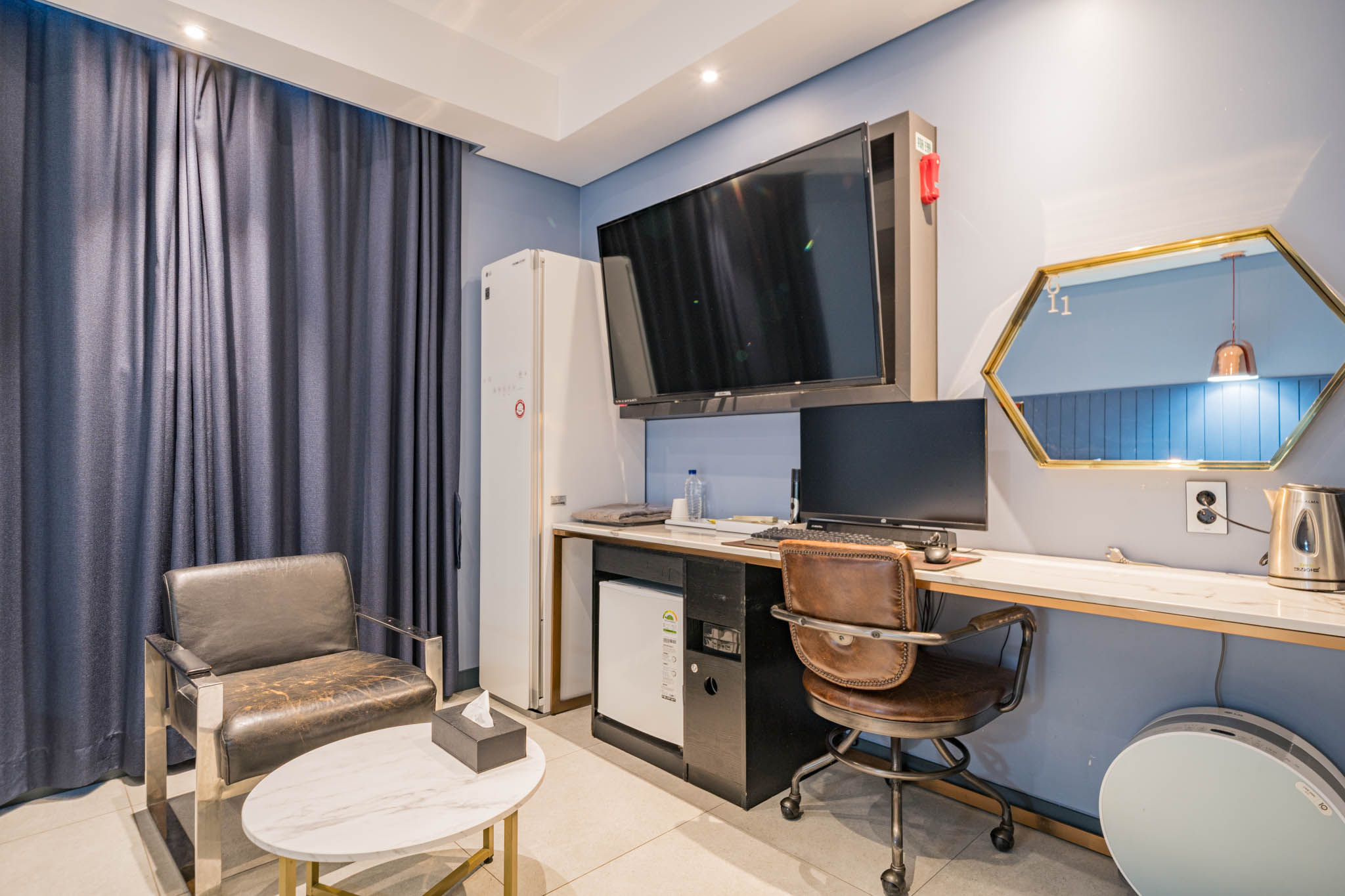 room detail thumbnail 2