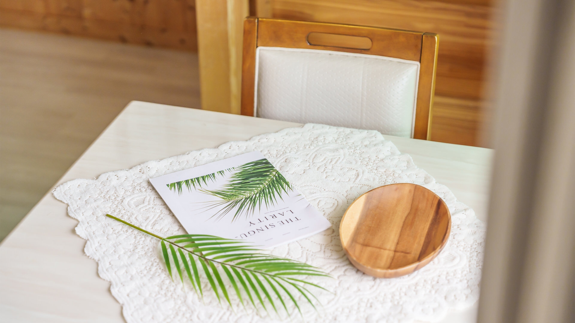 room detail thumbnail 2