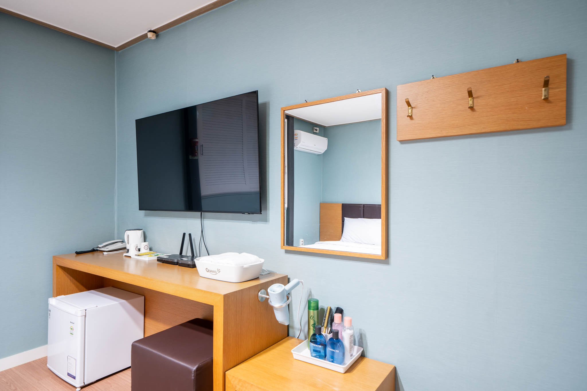 room detail thumbnail 2