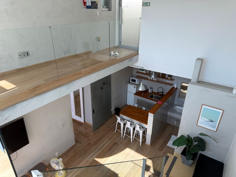 room detail thumbnail 1