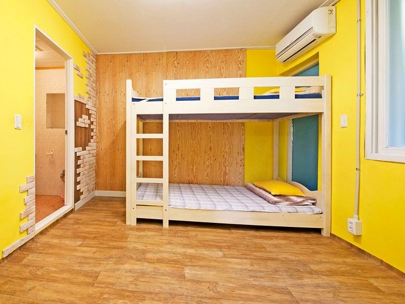 room detail thumbnail 1