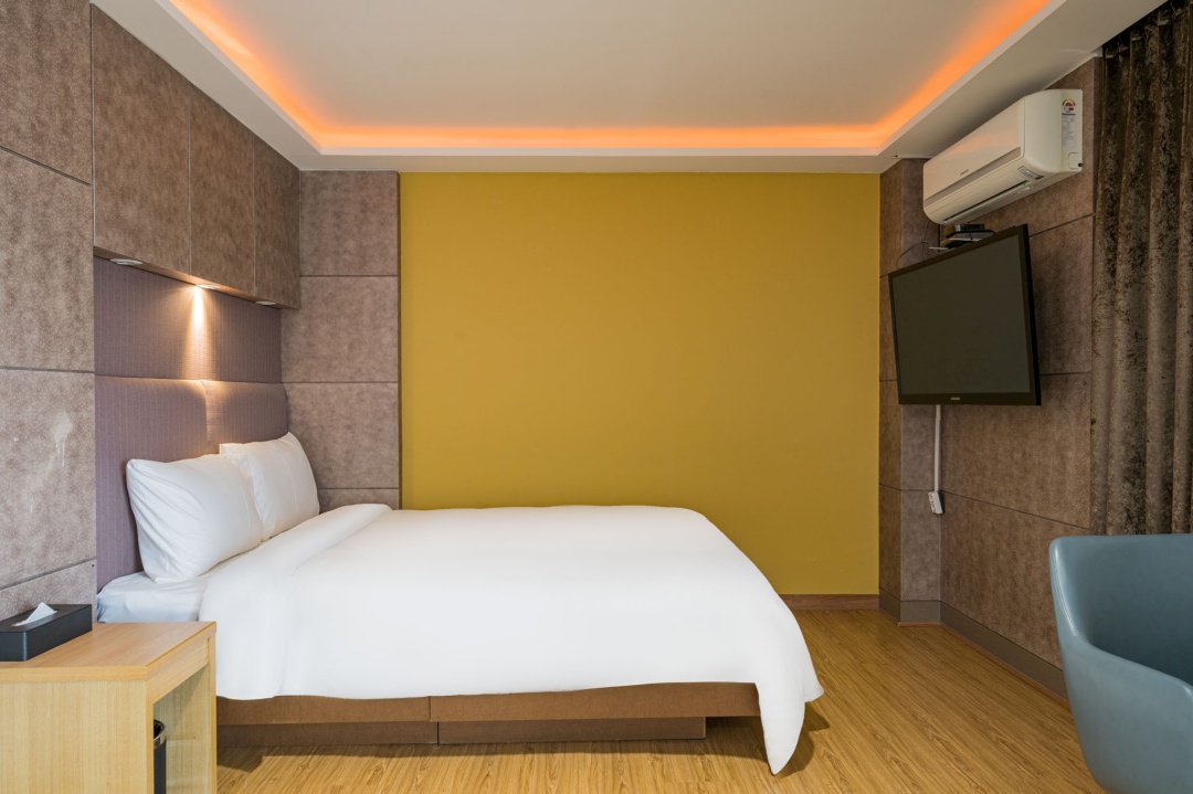 room detail thumbnail 1