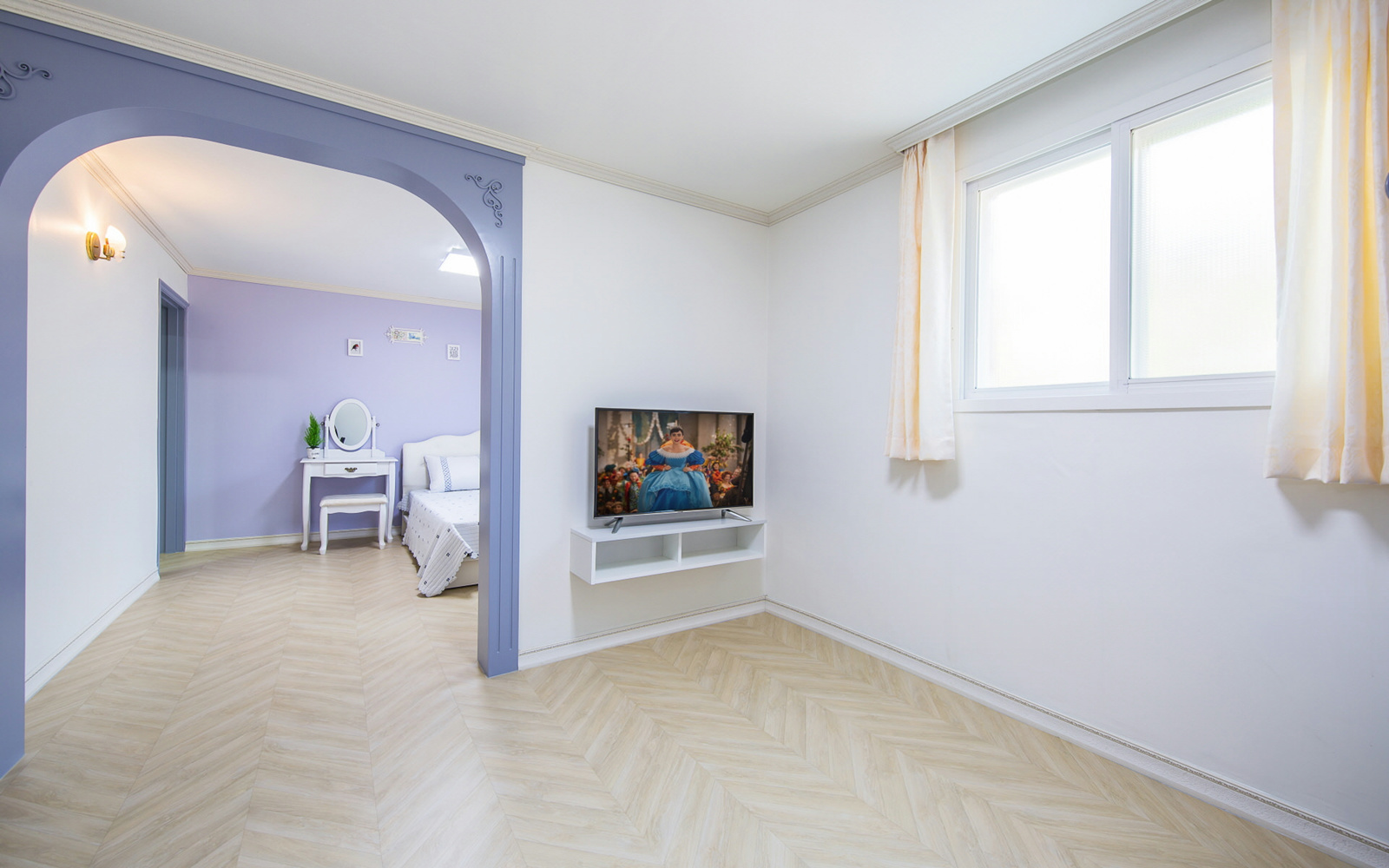 room detail thumbnail 1
