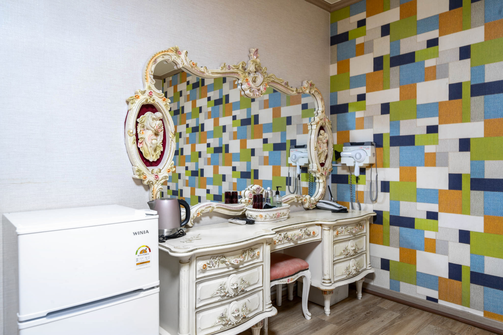 room detail thumbnail 2