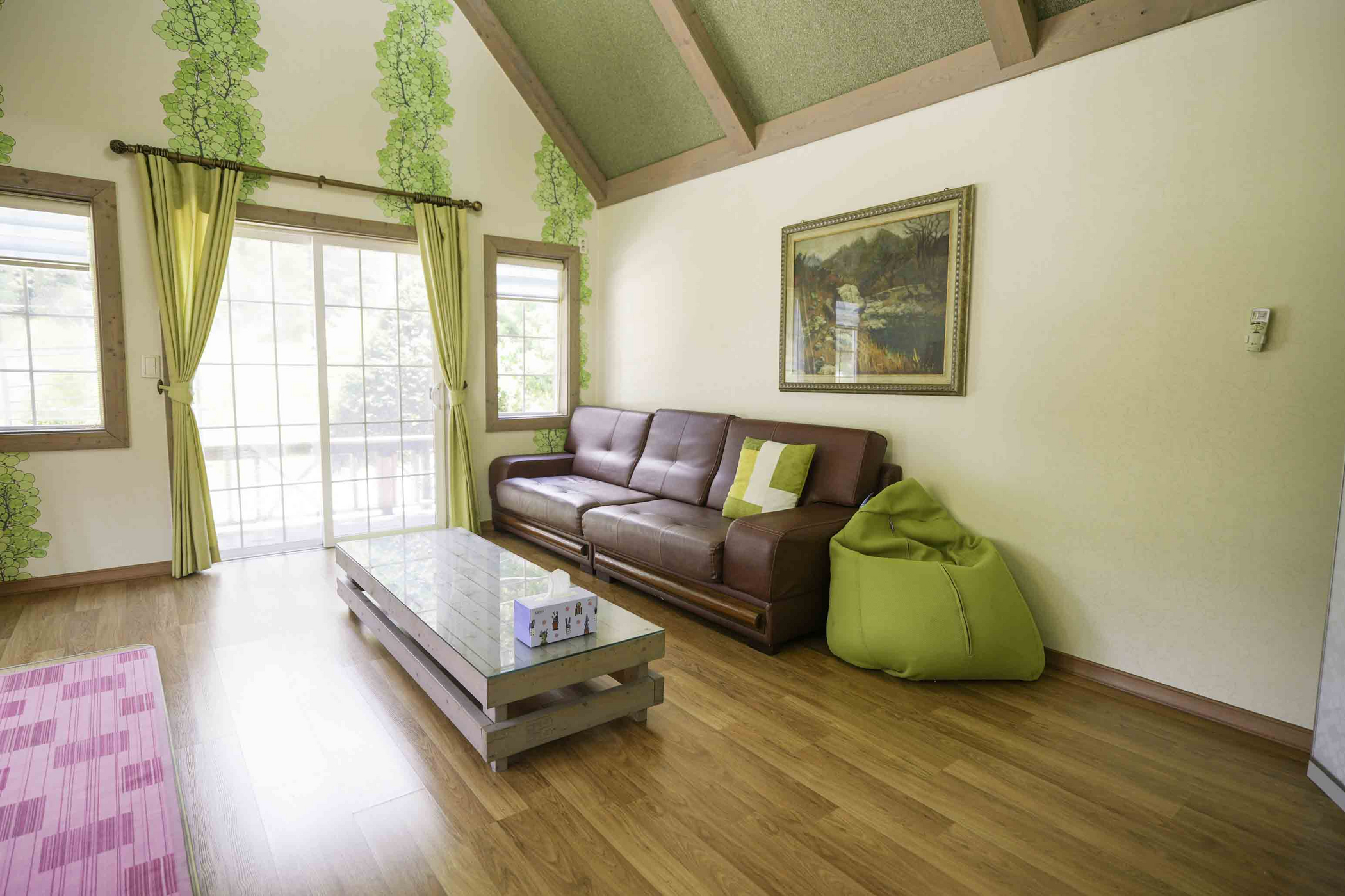 room detail thumbnail 1