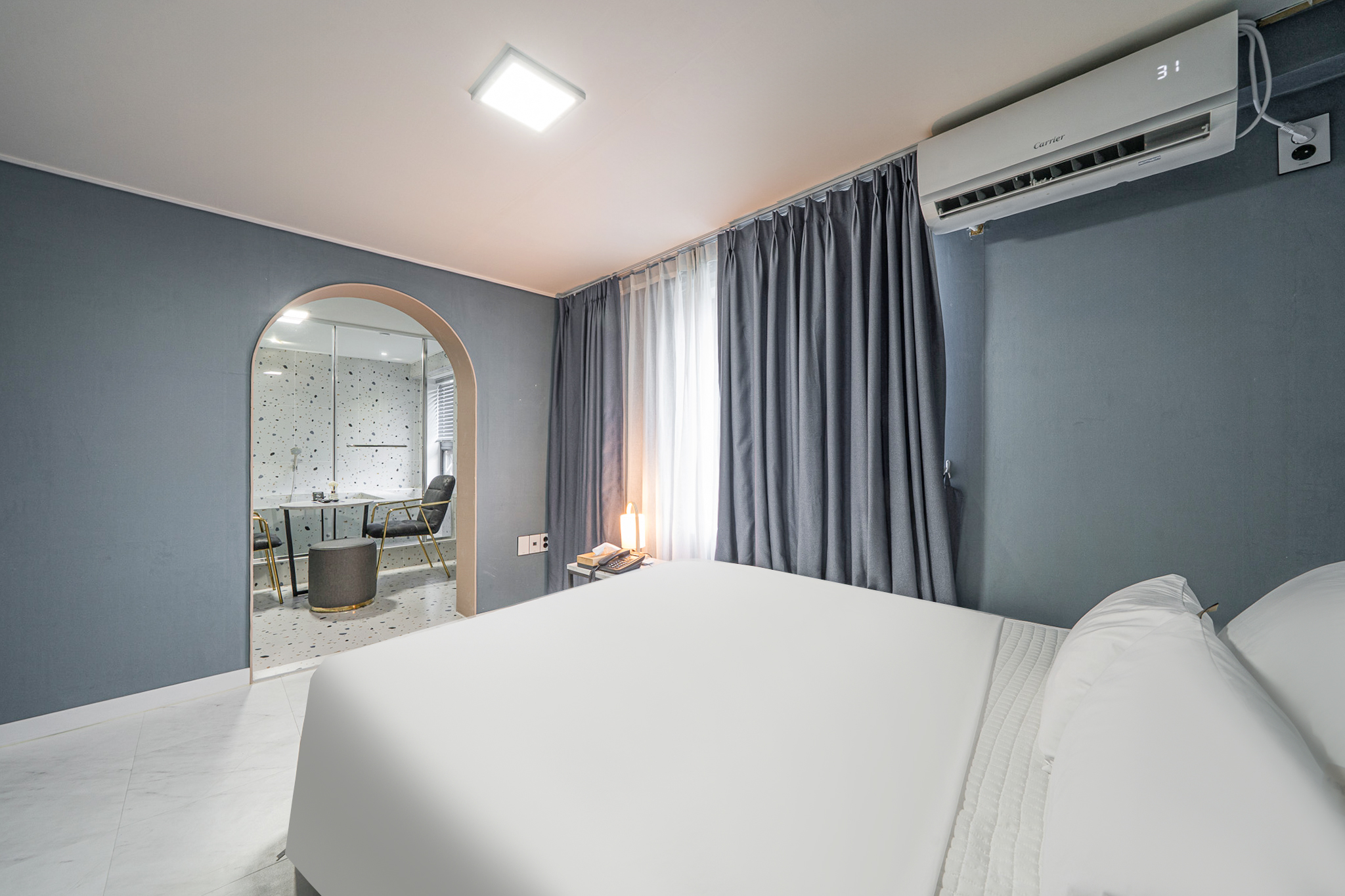 room detail thumbnail 2
