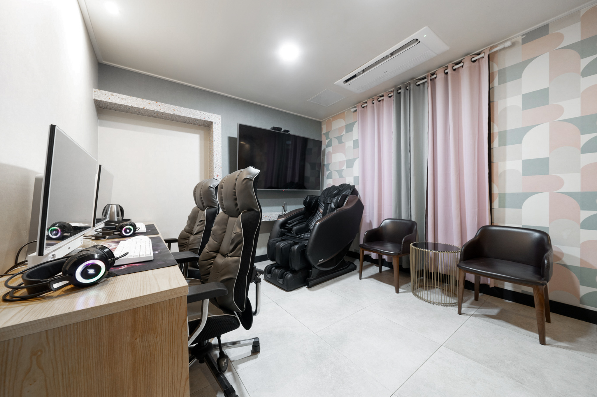room detail thumbnail 1