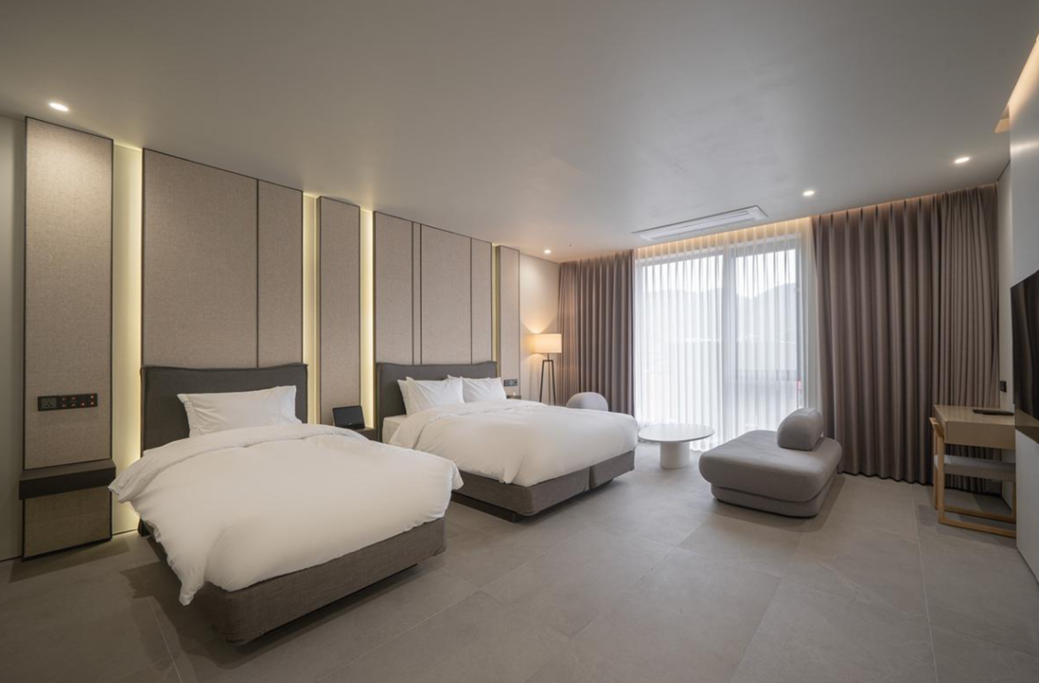 파티룸 PKG 프리미어 스위트-패밀리 트윈(와인 1병, 얼음 버킷, 웰컴라운지, 조식 3인, 인피니티풀 3인)