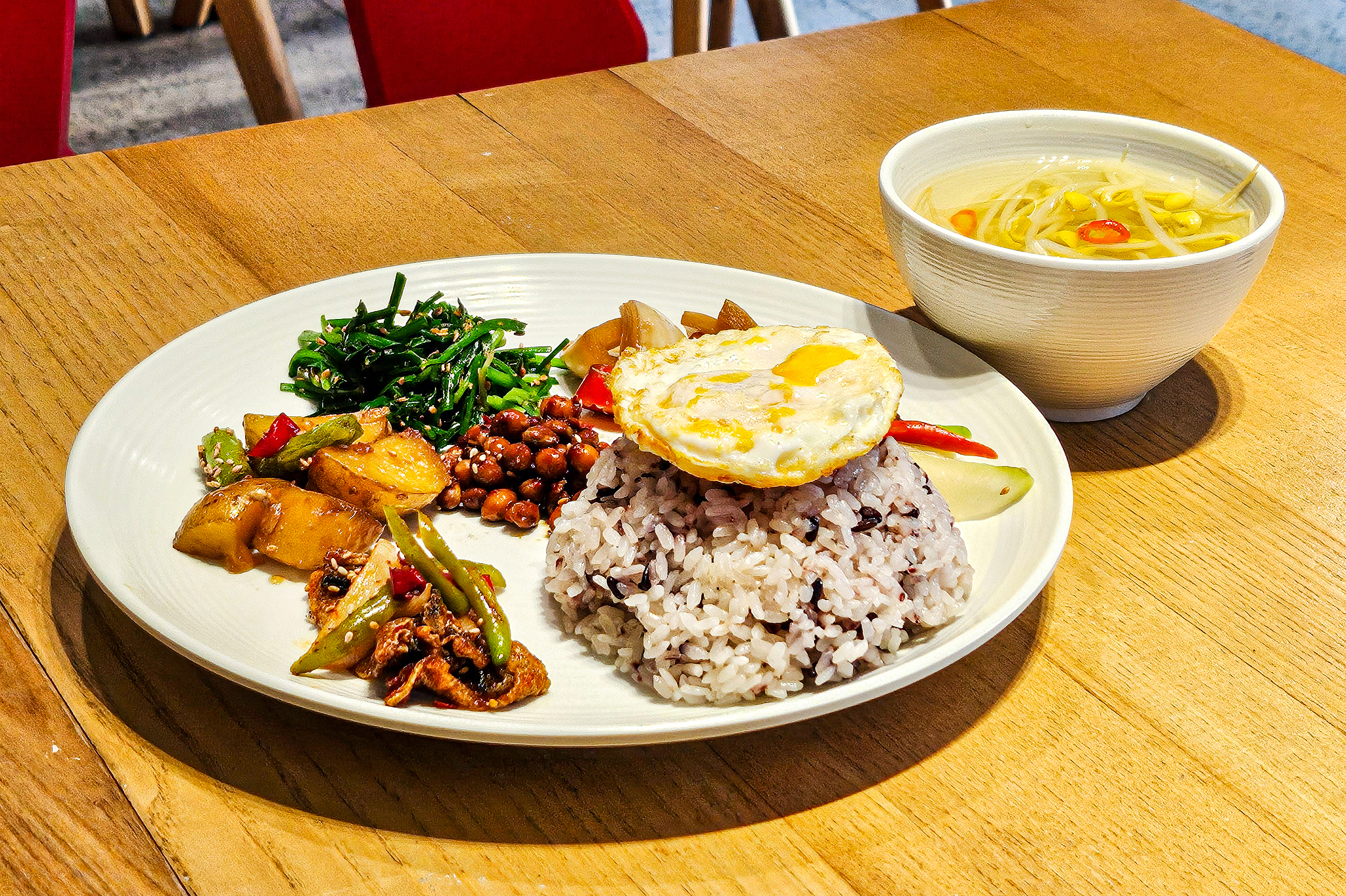 room detail thumbnail 1