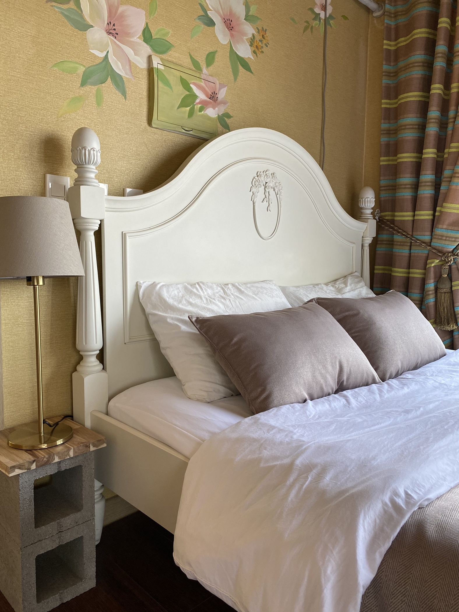 room detail thumbnail 2