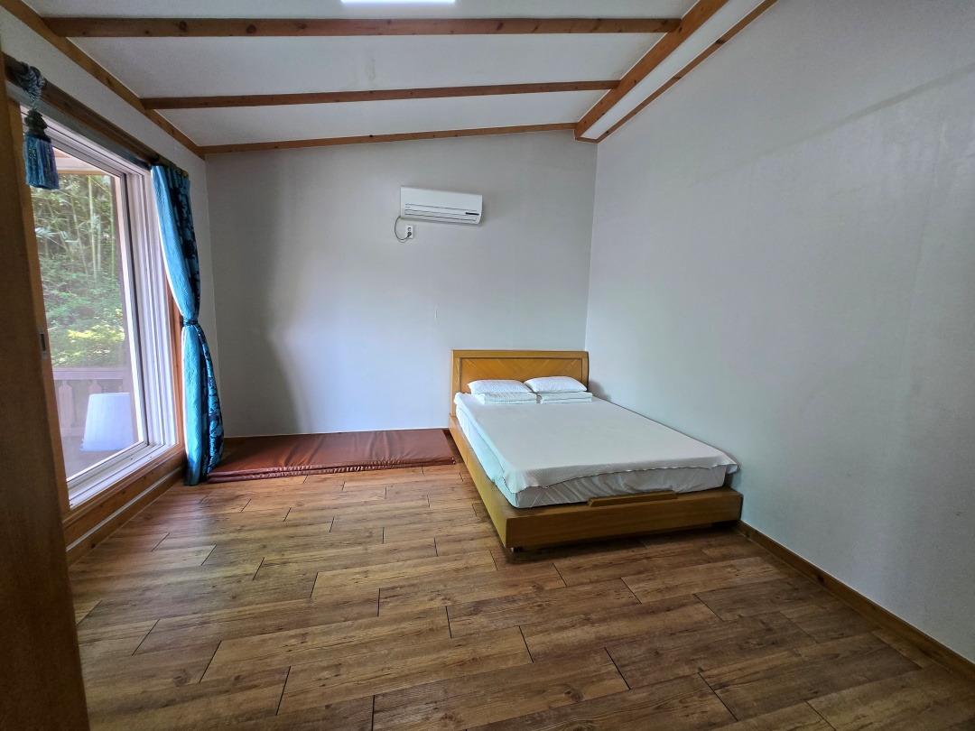 https://yaimg.yanolja.com/v5/2025/09/09/05/68bfb57ac6f670.98694846.jpg
