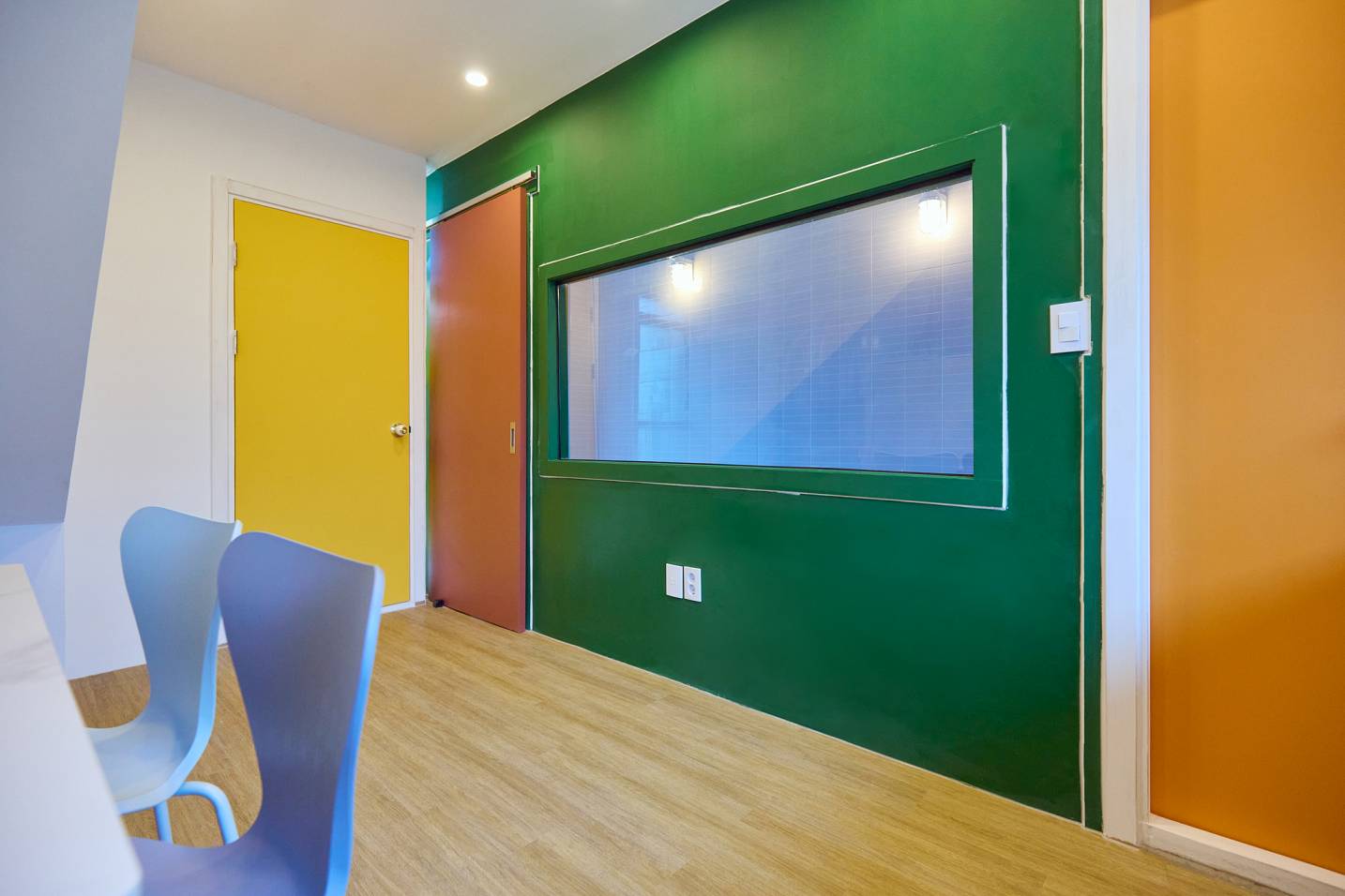 room detail thumbnail 1