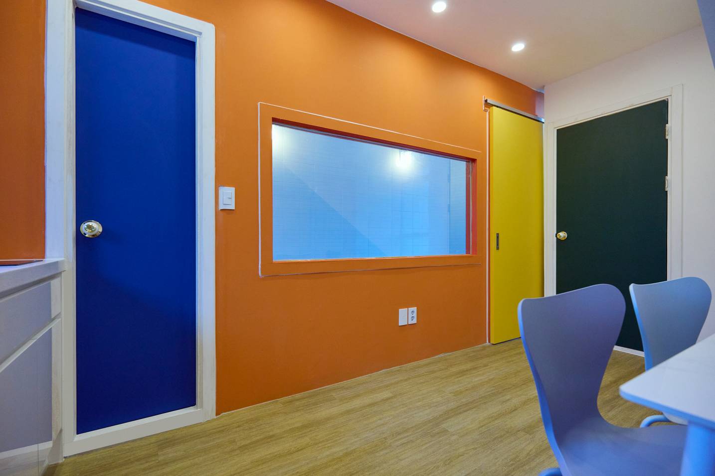 room detail thumbnail 1