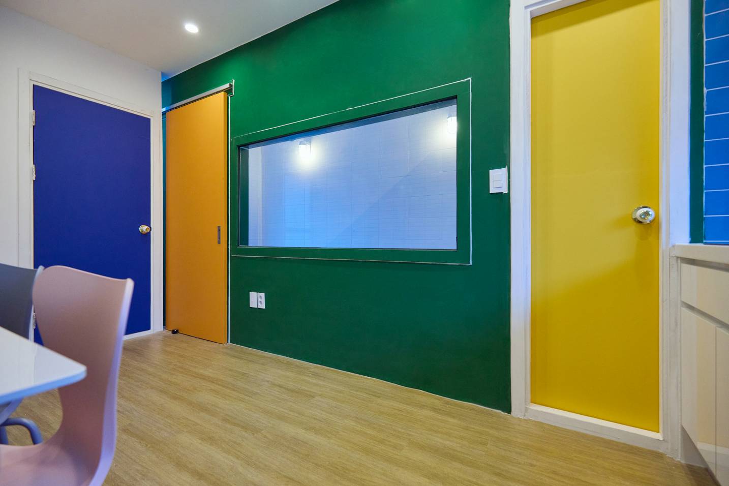 room detail thumbnail 1