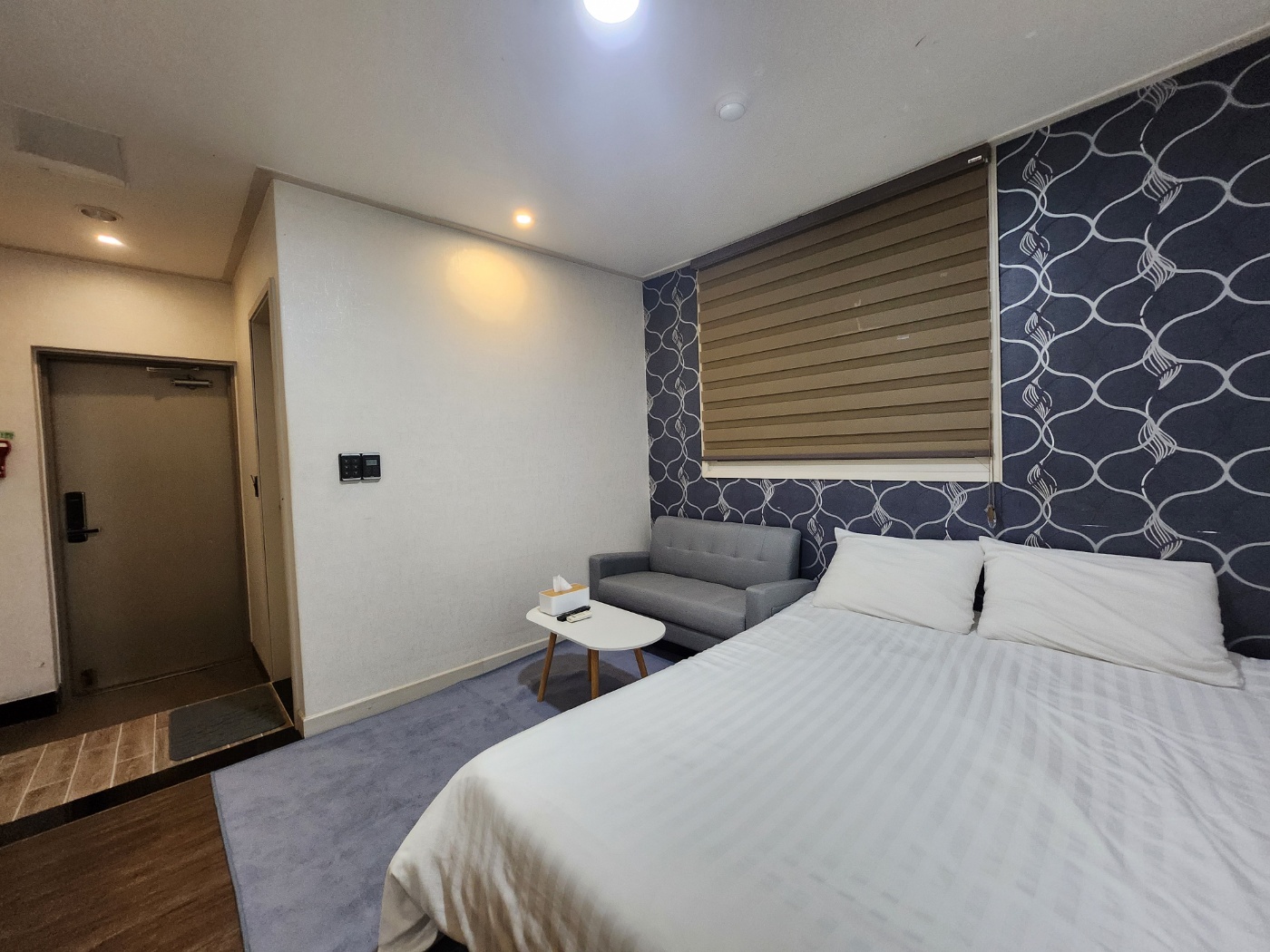 room detail thumbnail 2