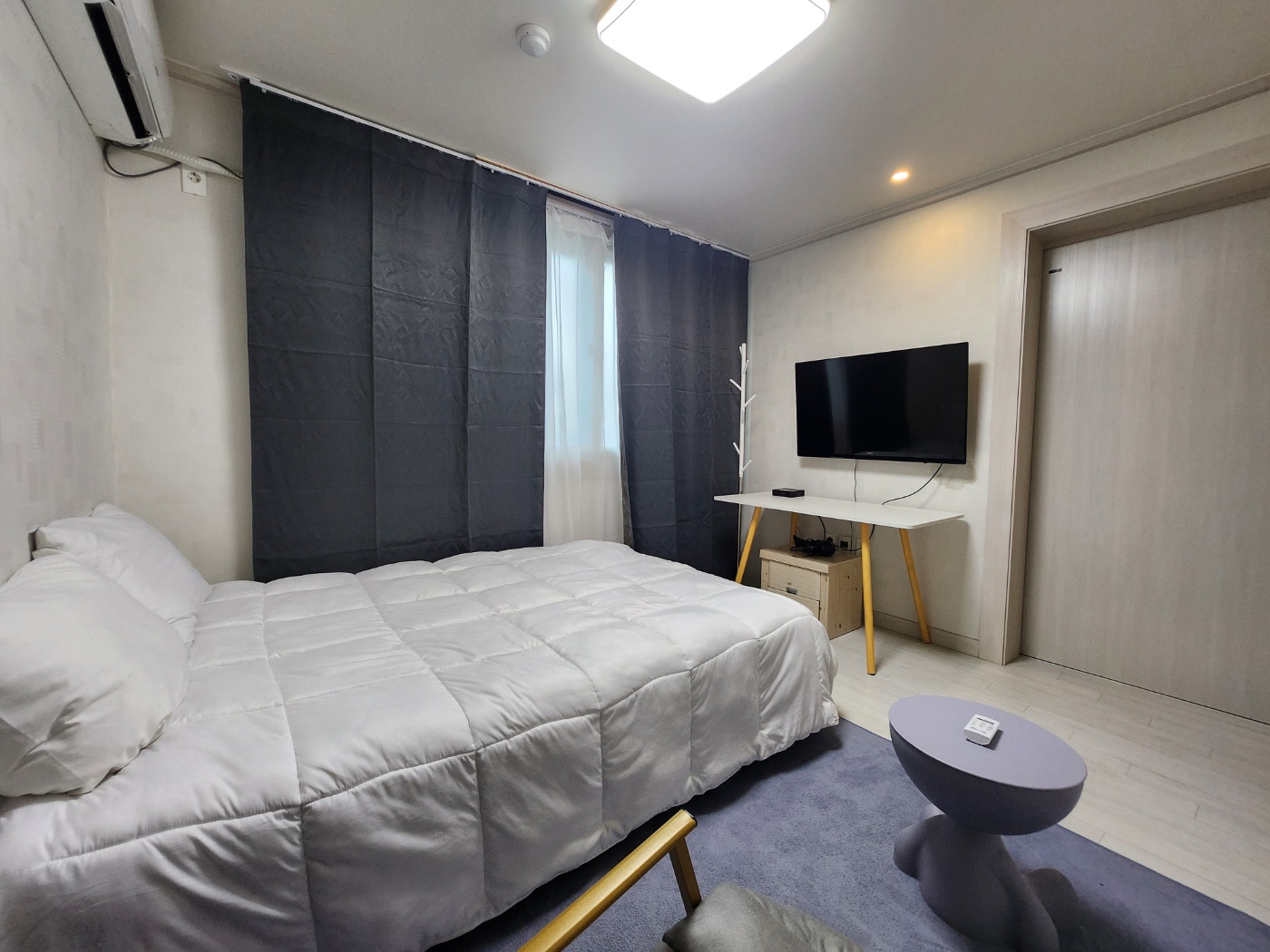 room detail thumbnail 1