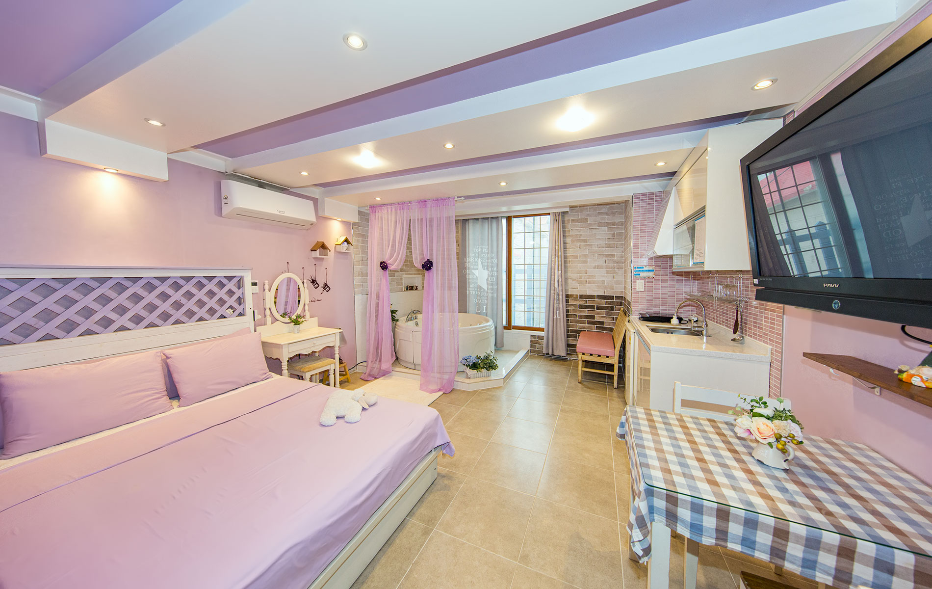 room detail thumbnail 1