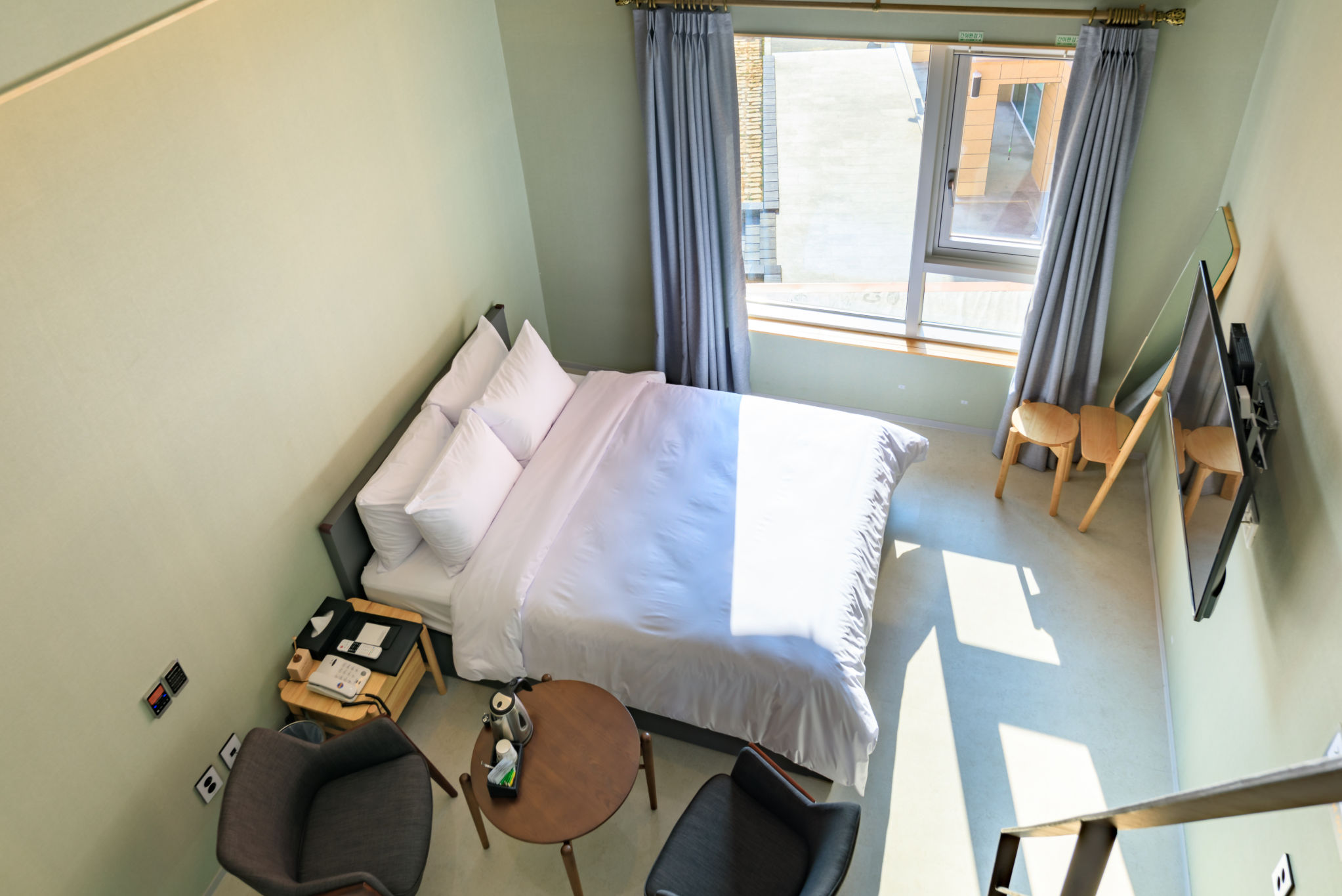 room detail thumbnail 1