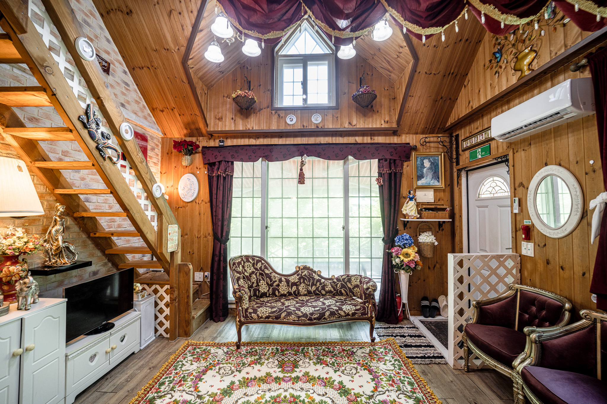 room detail thumbnail 1