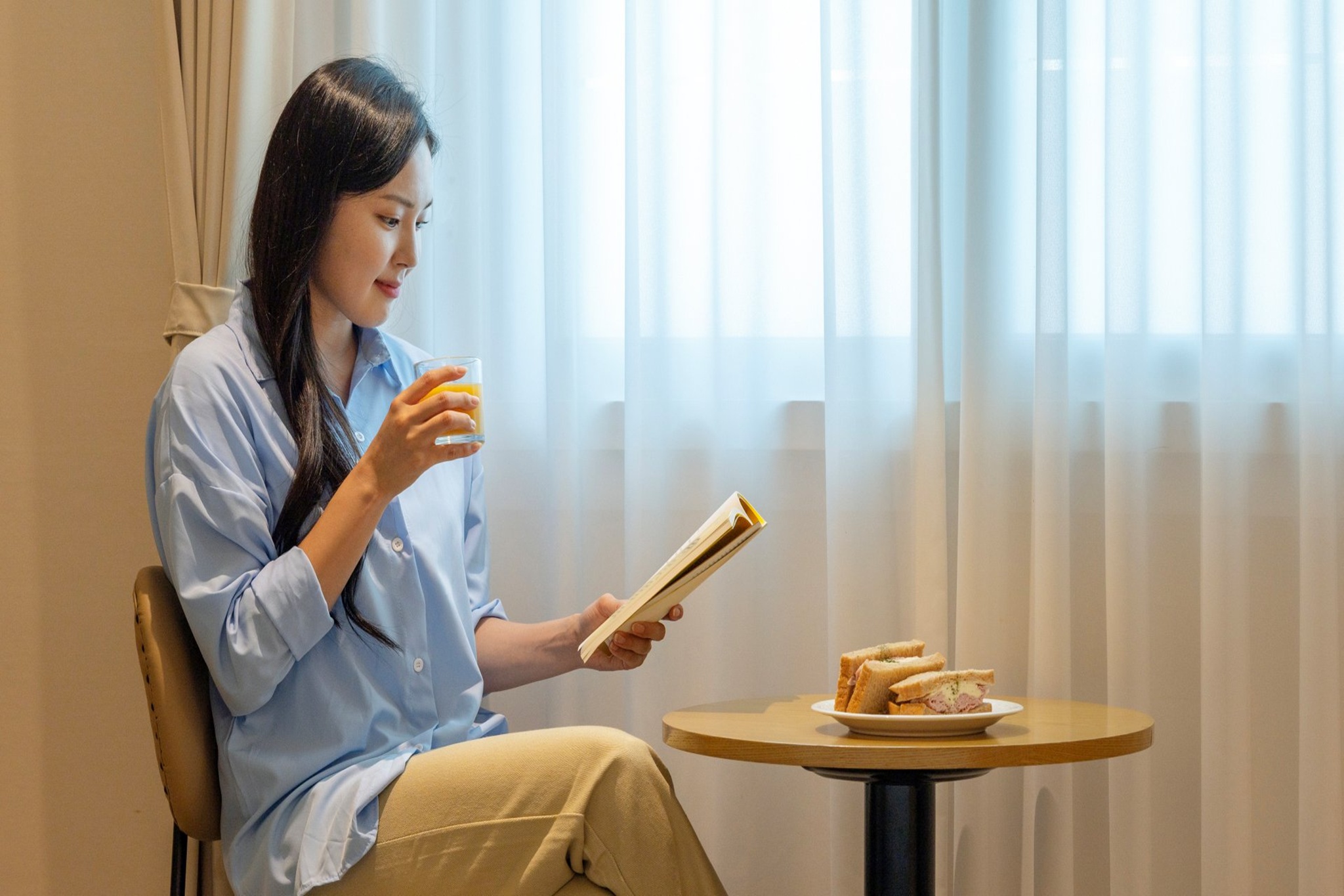 room detail thumbnail 2