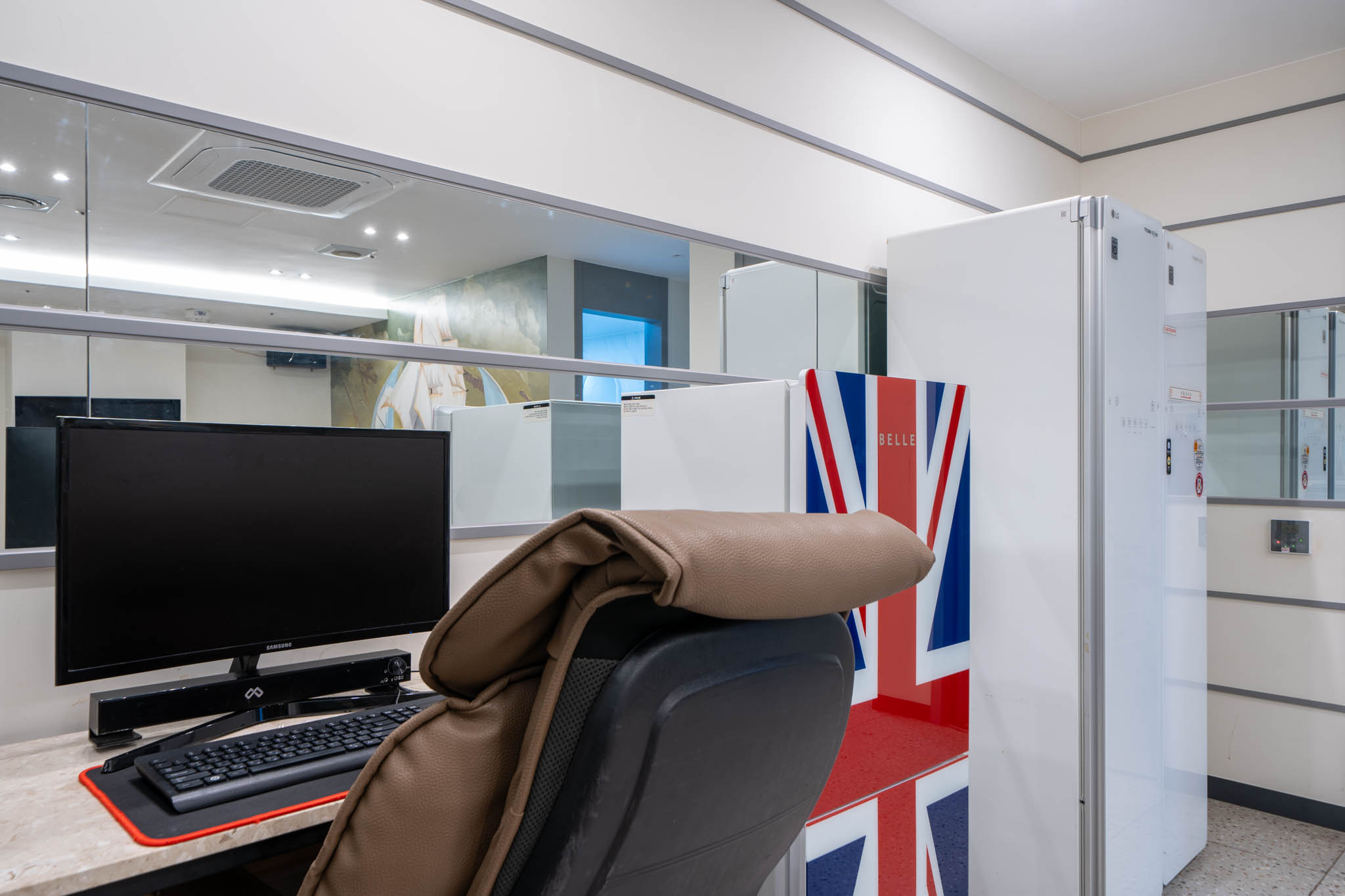 room detail thumbnail 1