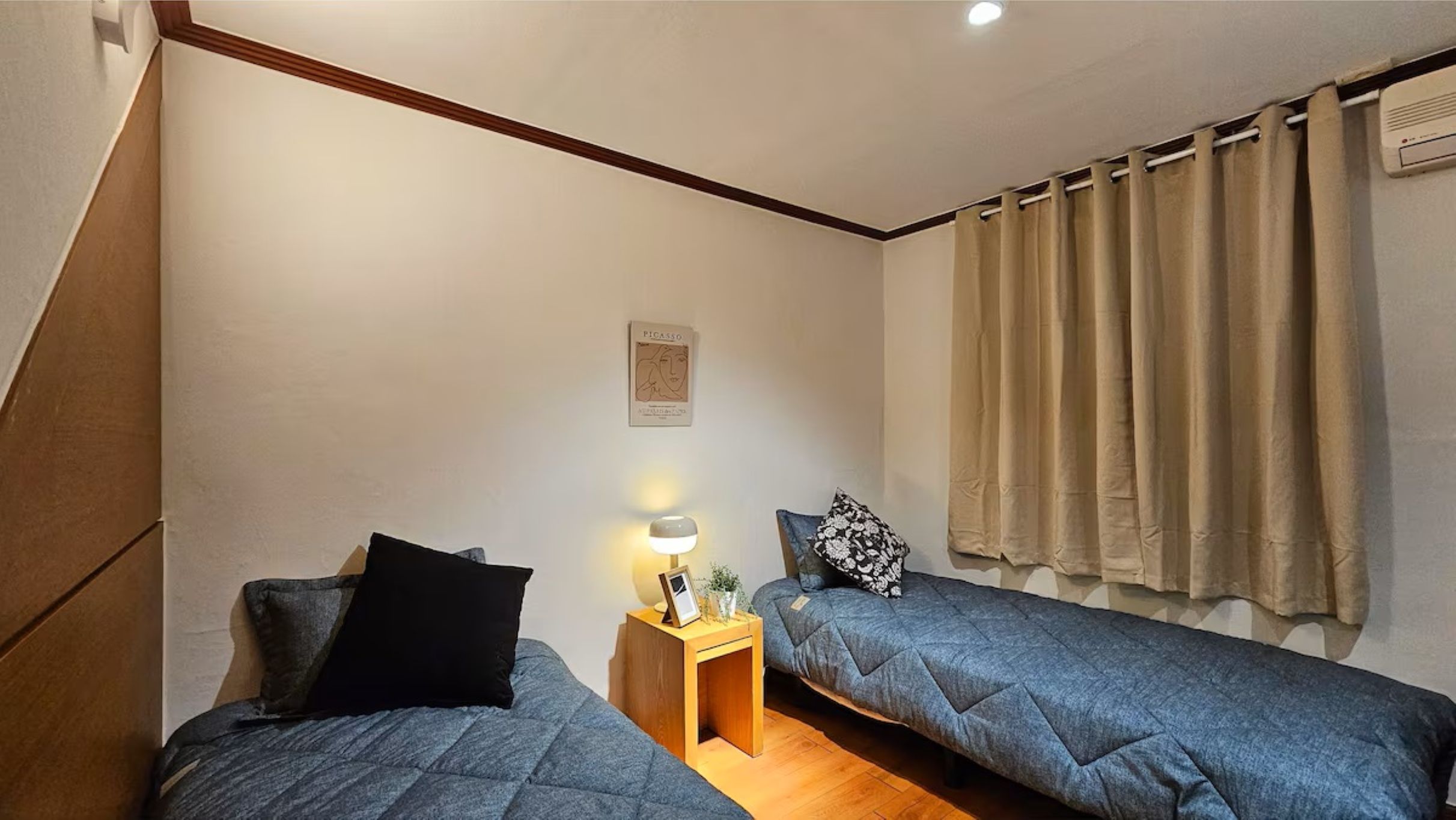 room detail thumbnail 0