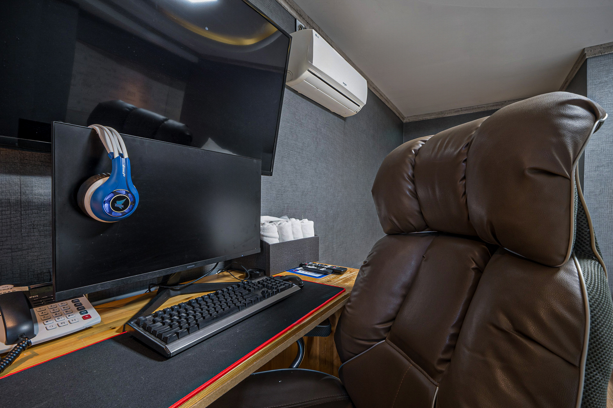 room detail thumbnail 1