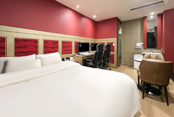 room detail thumbnail 2