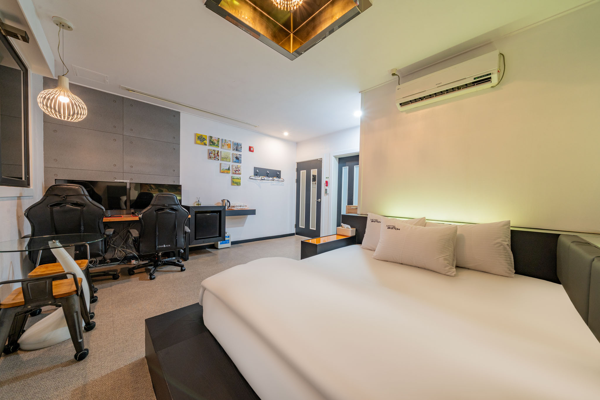room detail thumbnail 2