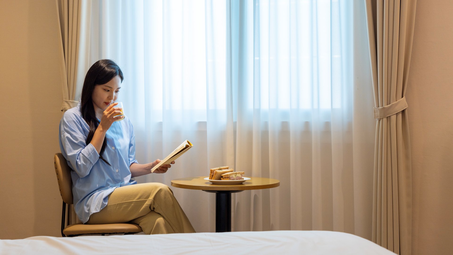 room detail thumbnail 1