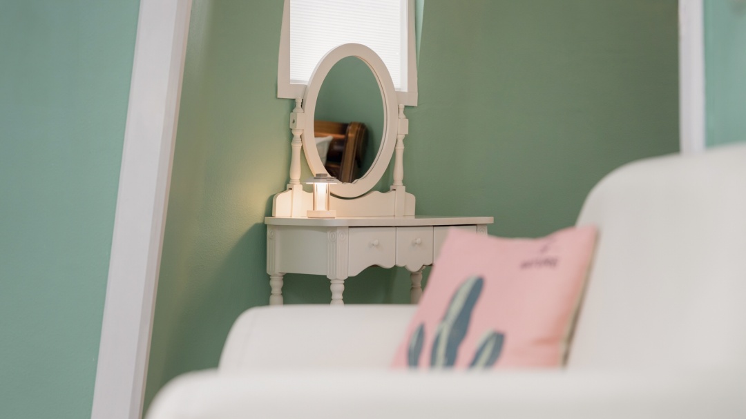 room detail thumbnail 2