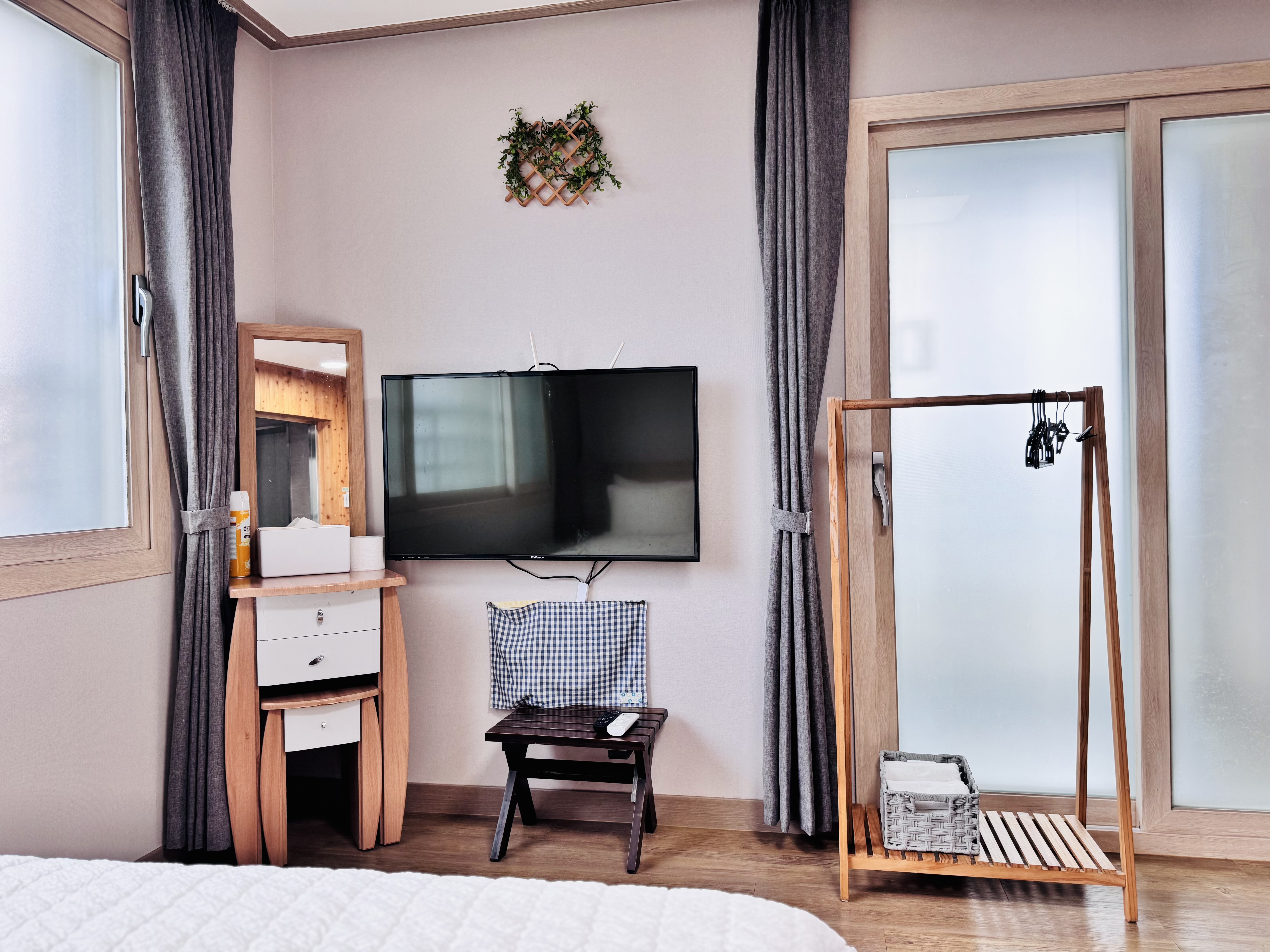 303호(원룸형(침대방+주방+화장실))