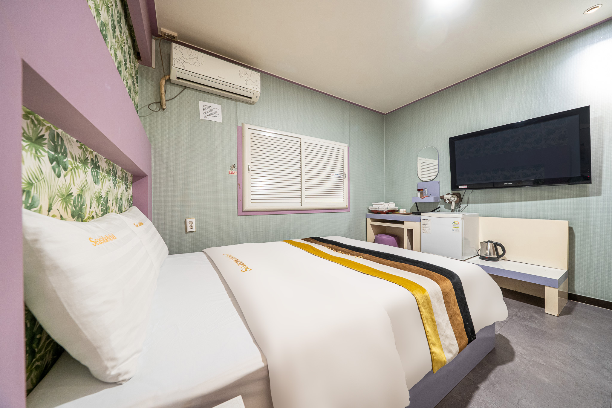 room detail thumbnail 2