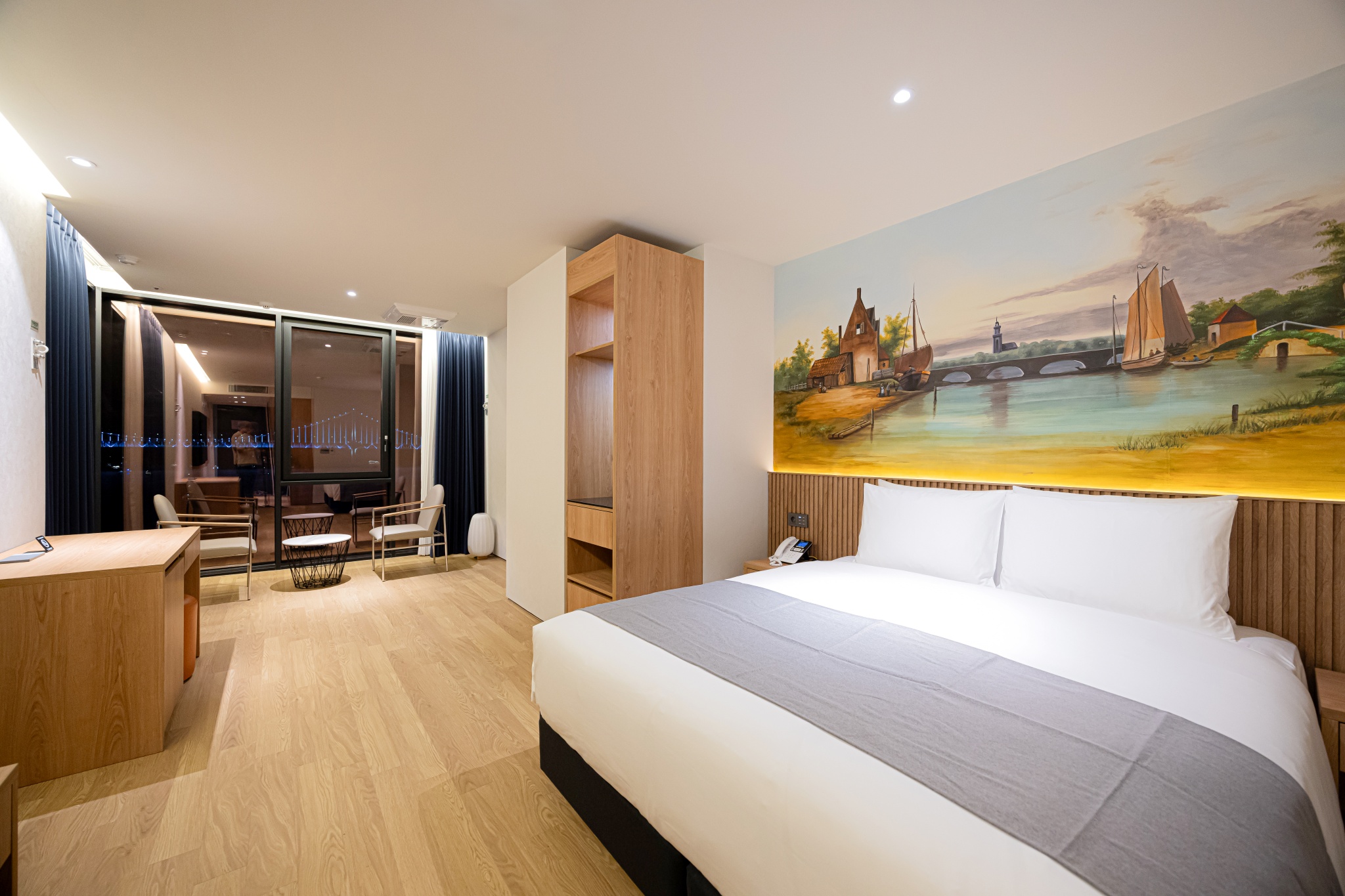 room detail thumbnail 1