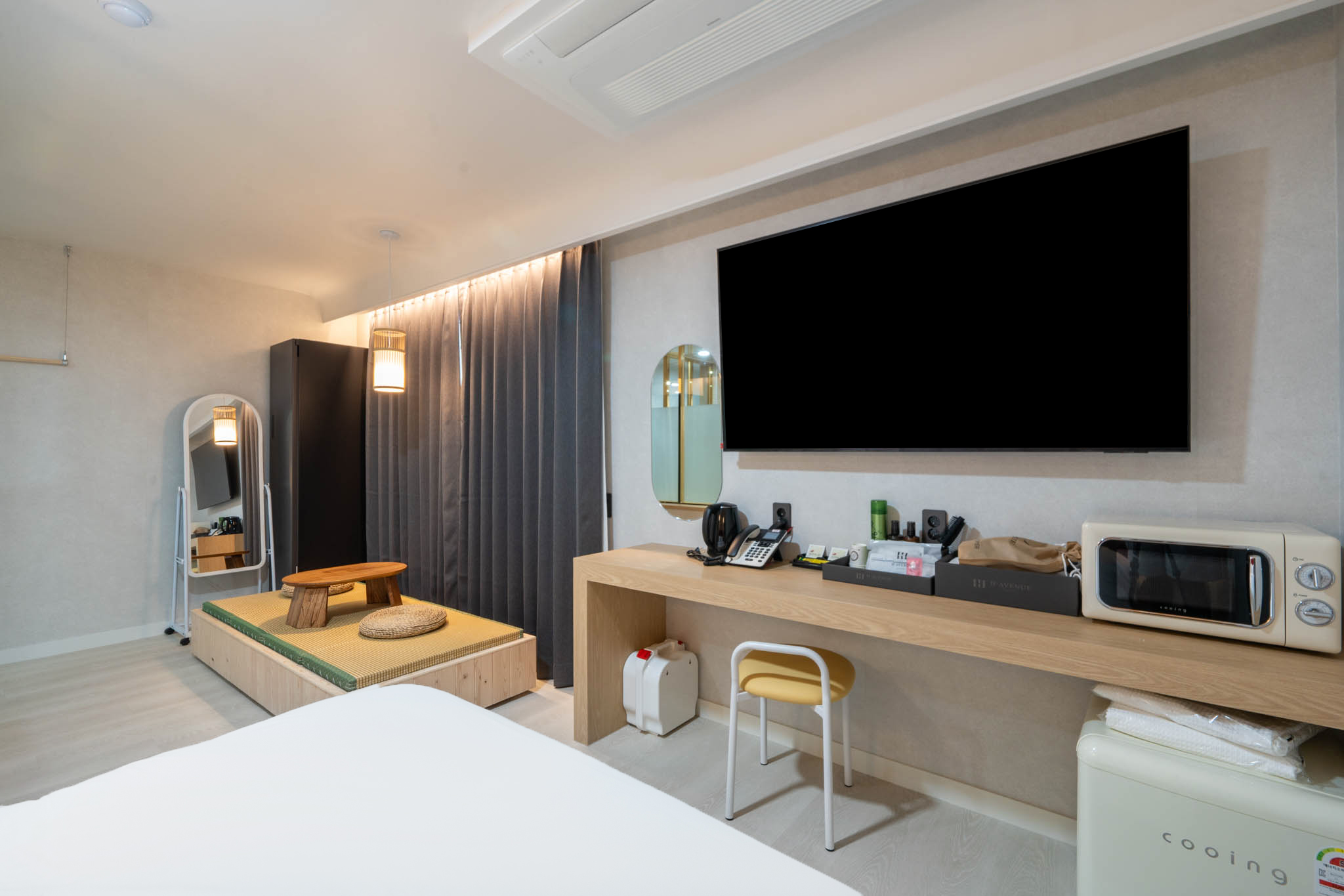 room detail thumbnail 2