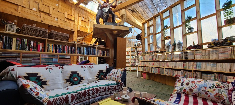 room detail thumbnail 1