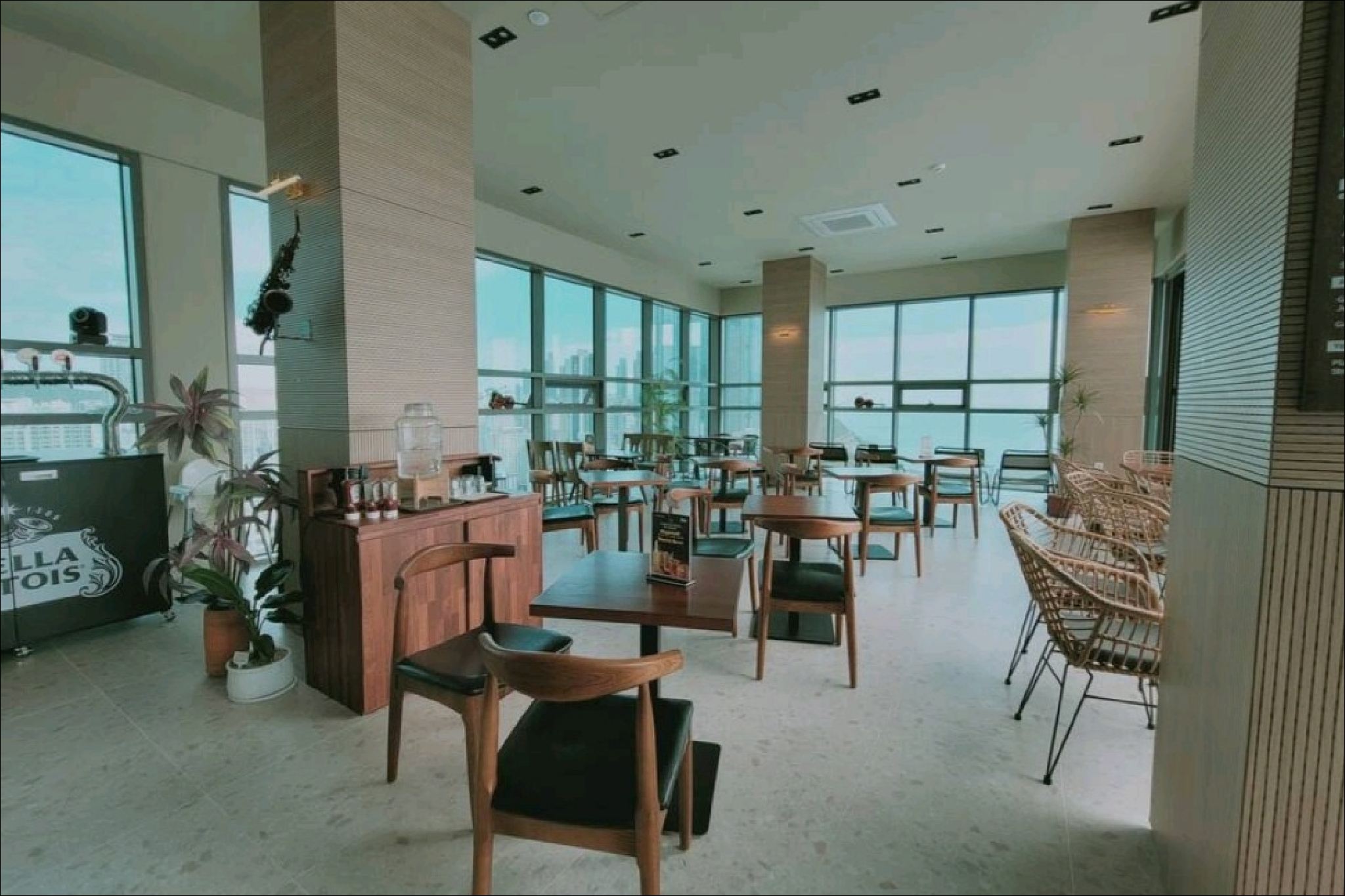 https://yaimg.yanolja.com/v5/2025/09/22/05/68d0db0518e199.51012756.jpg