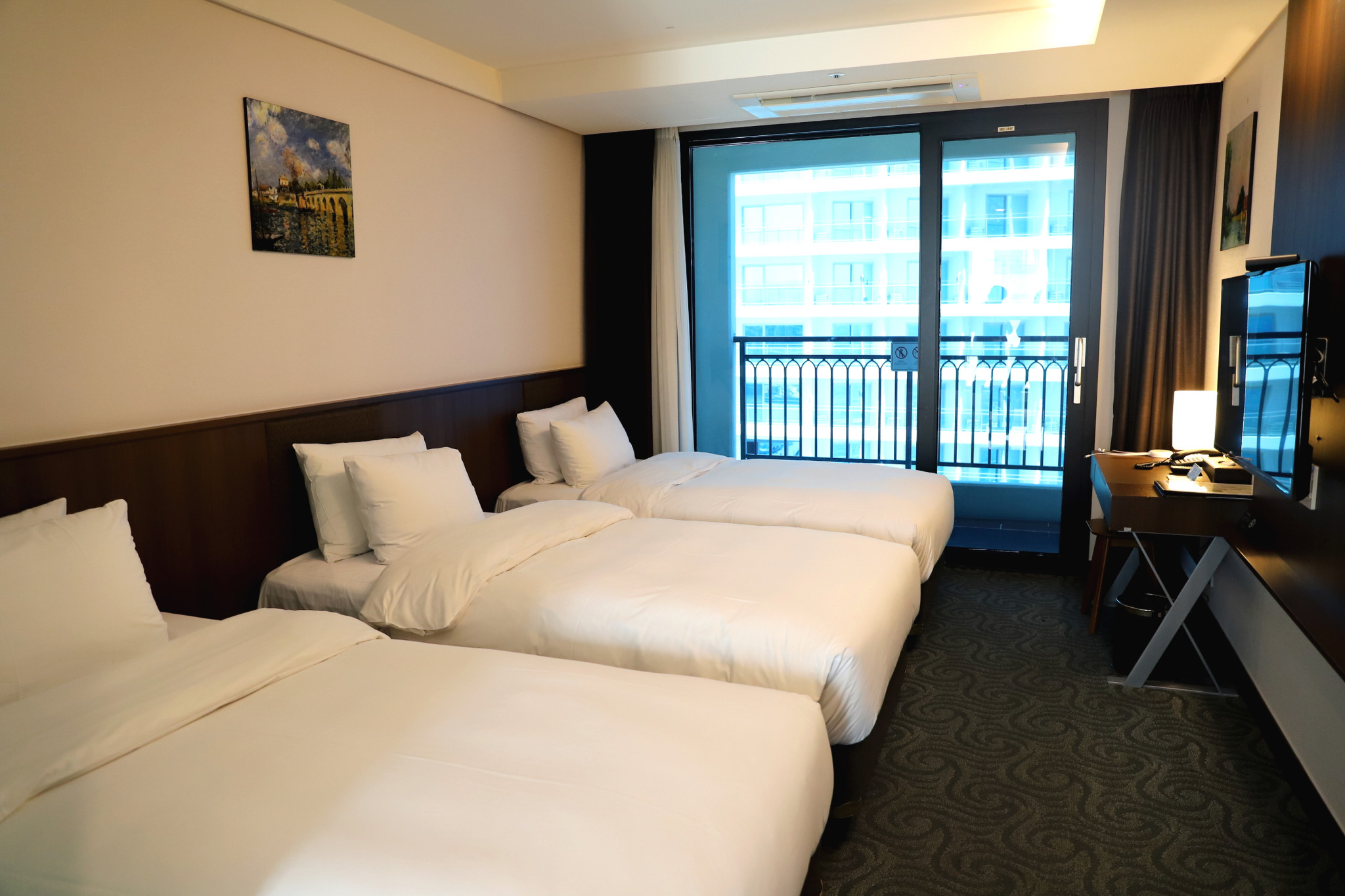 스탠다드 트리플 발코니 파셜오션뷰(Room Only) 스탠다드 트리플 발코니 파셜오션뷰