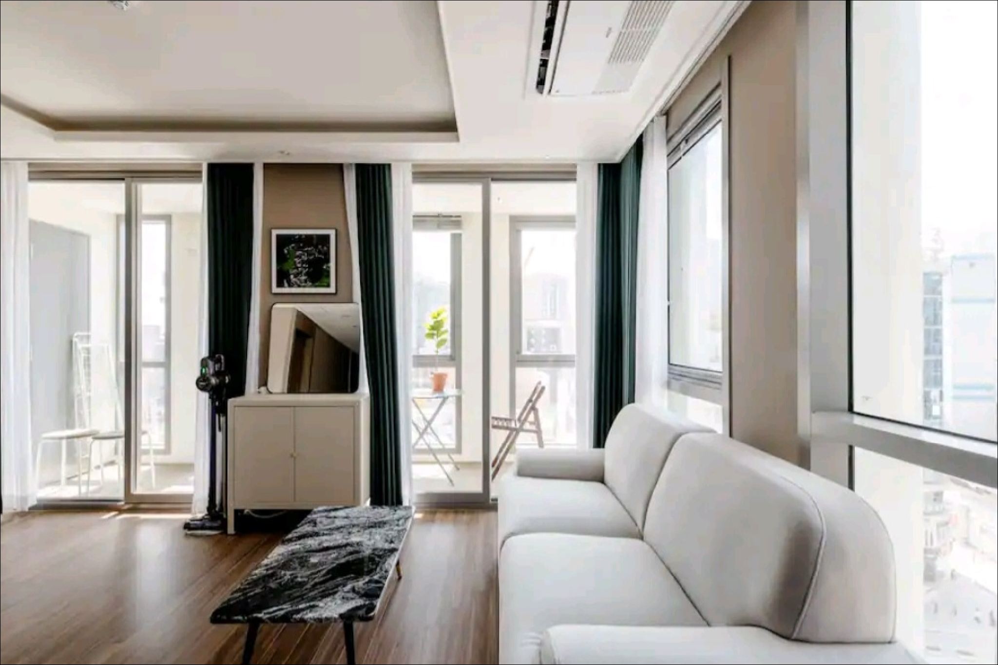 https://yaimg.yanolja.com/v5/2025/09/22/05/68d0dd61d5d340.94609877.jpg