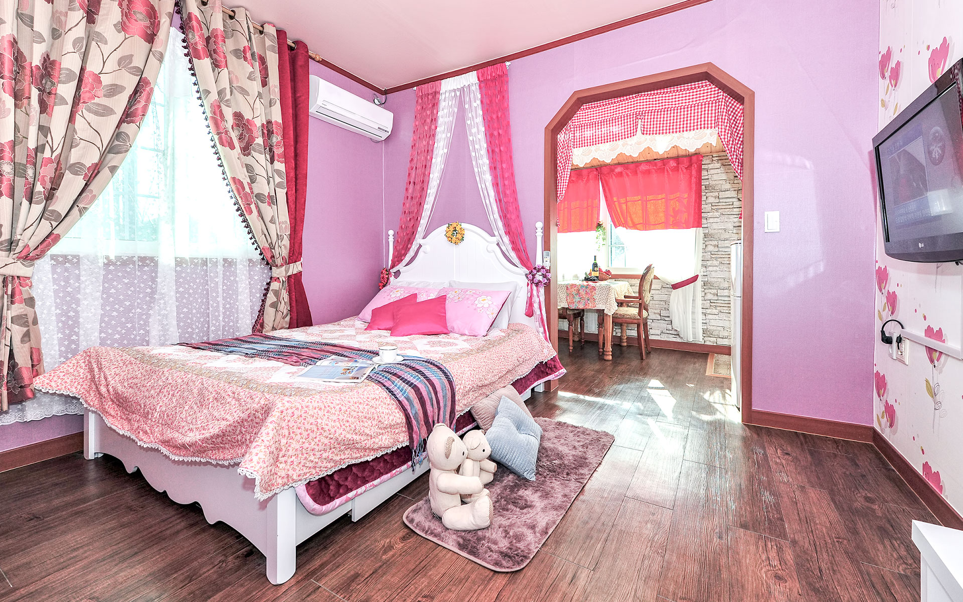 room detail thumbnail 0