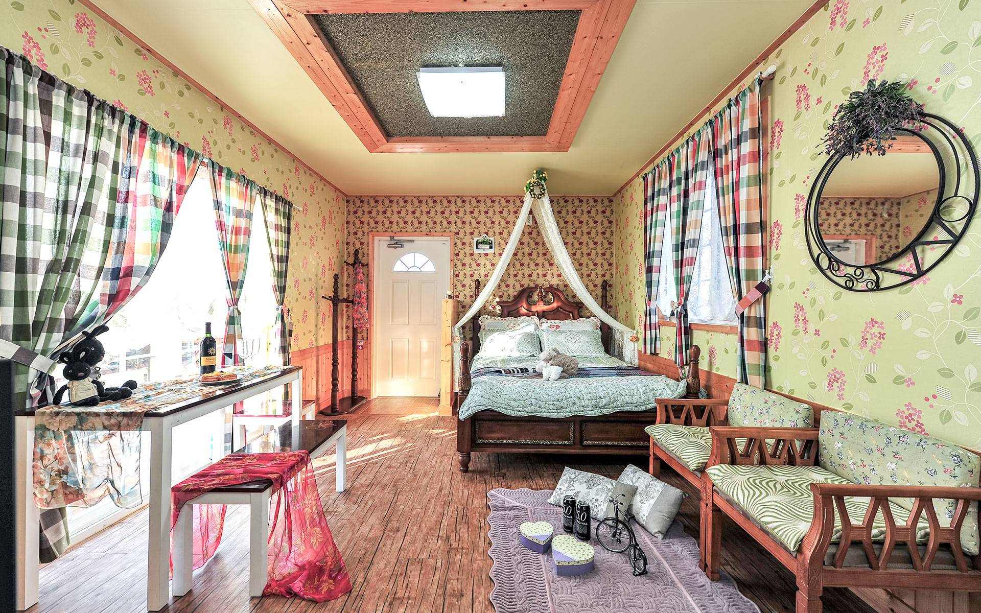 room detail thumbnail 1