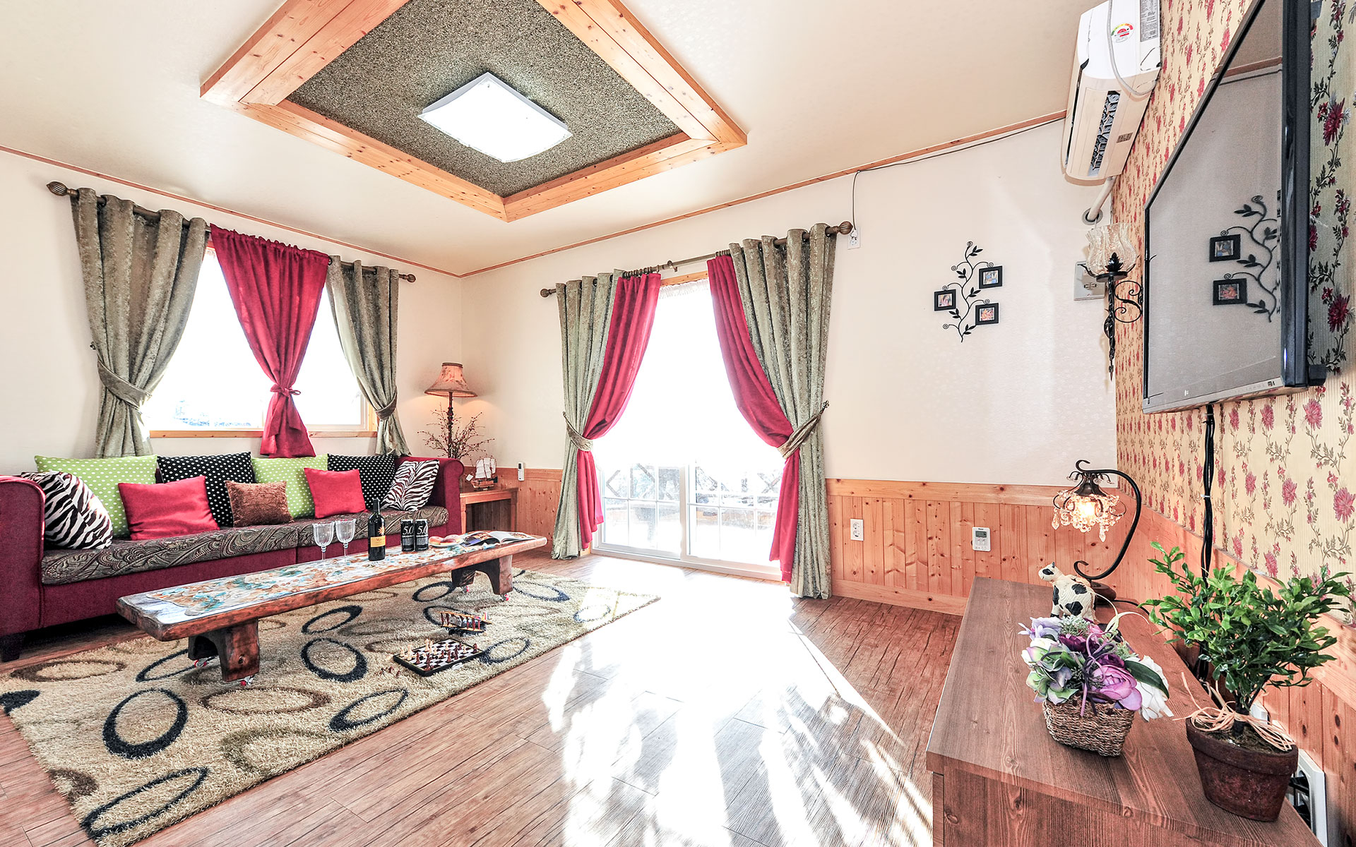 room detail thumbnail 1