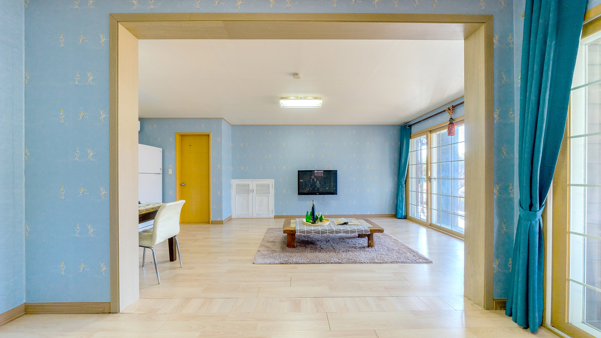 room detail thumbnail 2