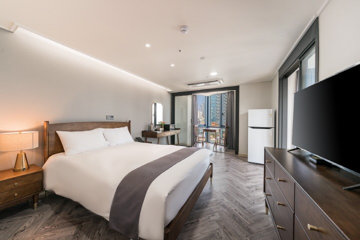 슈페리어 더블 → 하이 디럭스 더블(NOL특가★객실 업그레이드, 루프탑수영장2인무료) 슈페리어 더블 → 하이 디럭스 더블