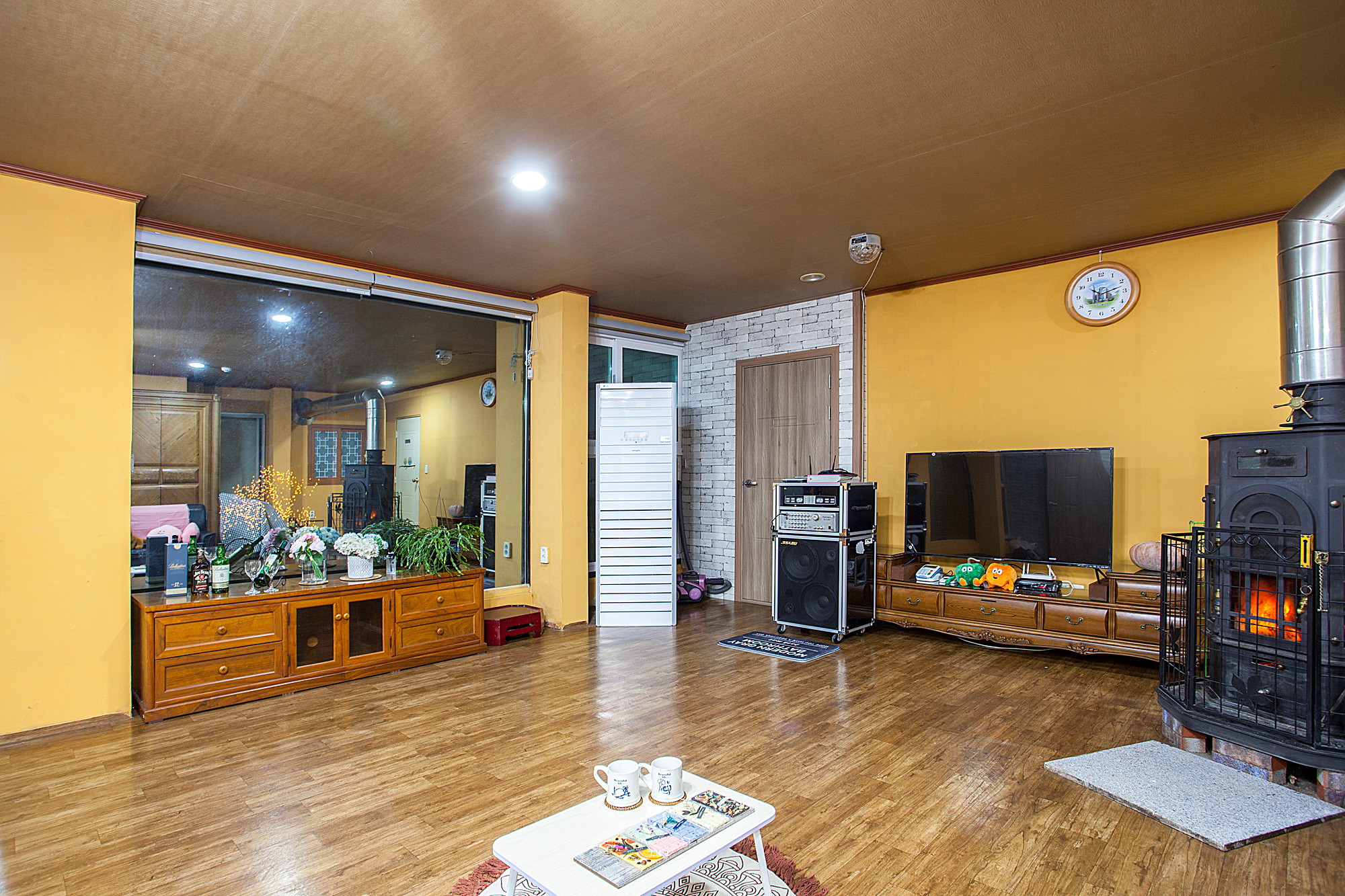 room detail thumbnail 1