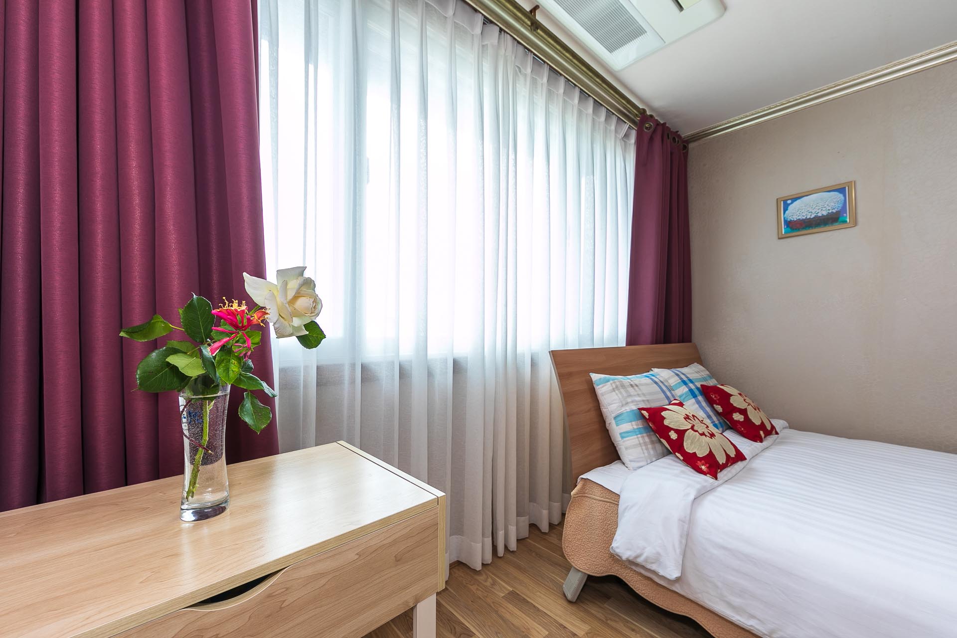 room detail thumbnail 1